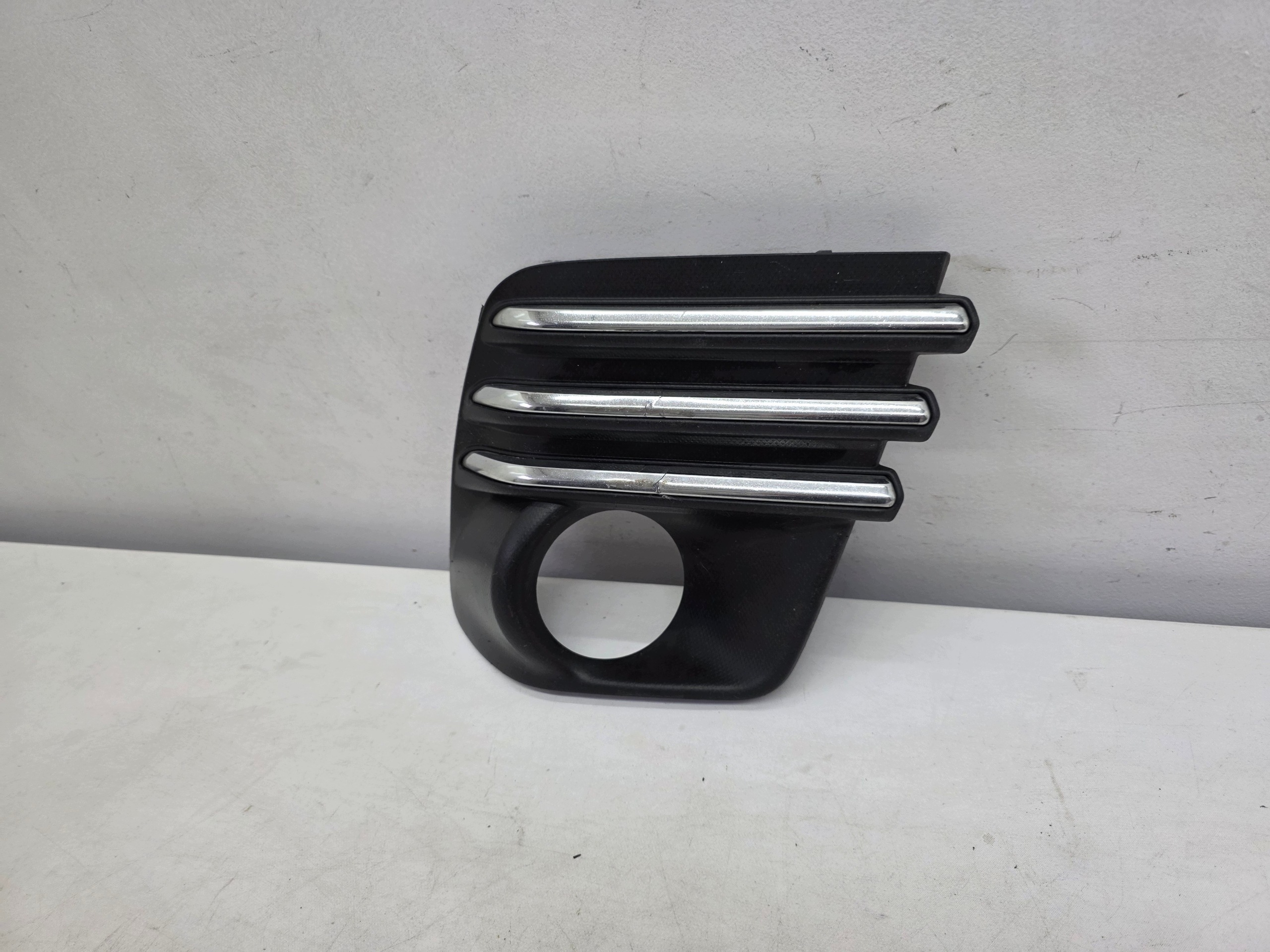 SUBARU FORESTER 5 V LIFT 22- grid of a bumper right front original