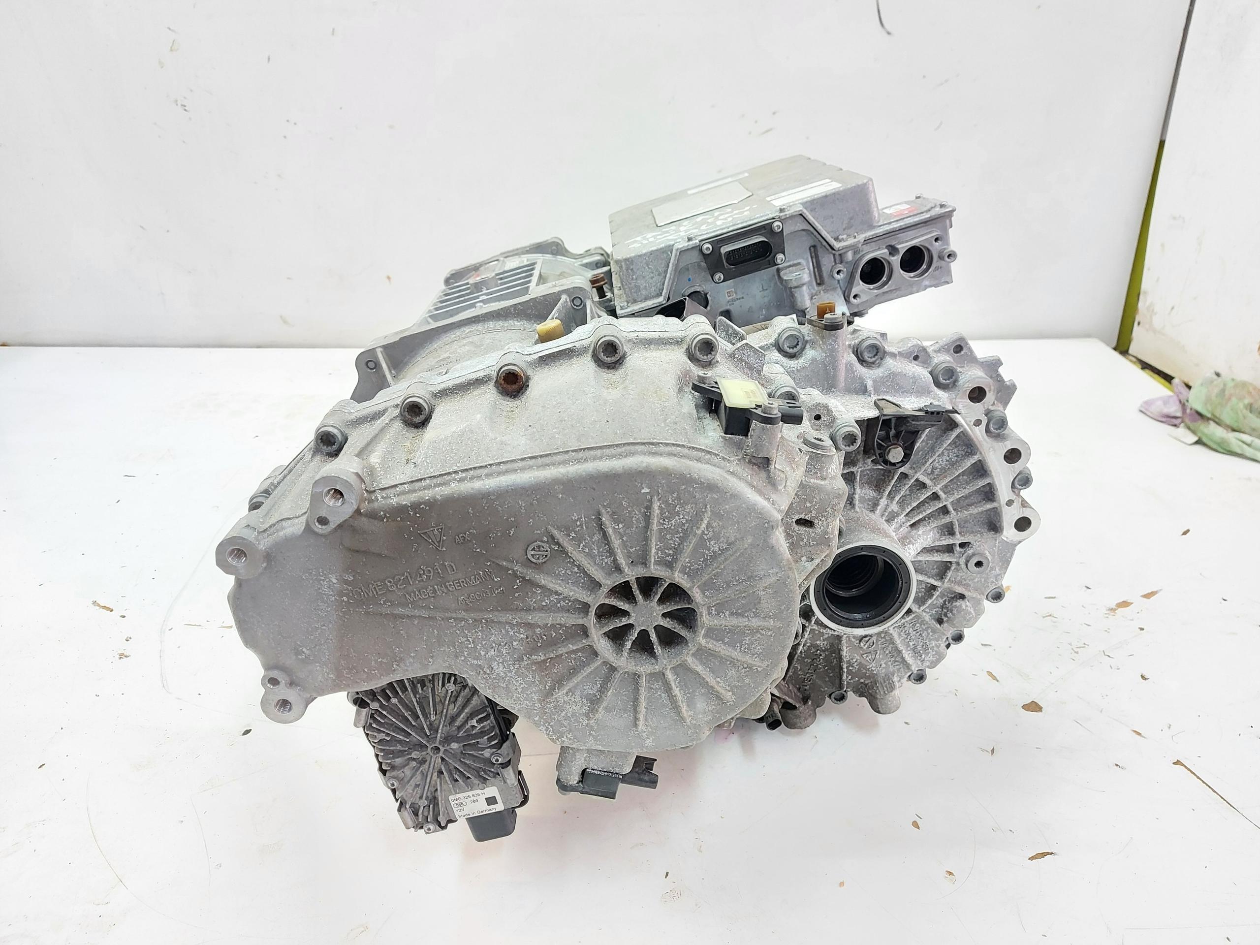 Porsche Taycan GTS 9J1 2023r engine electrical rear part 0ME300043B