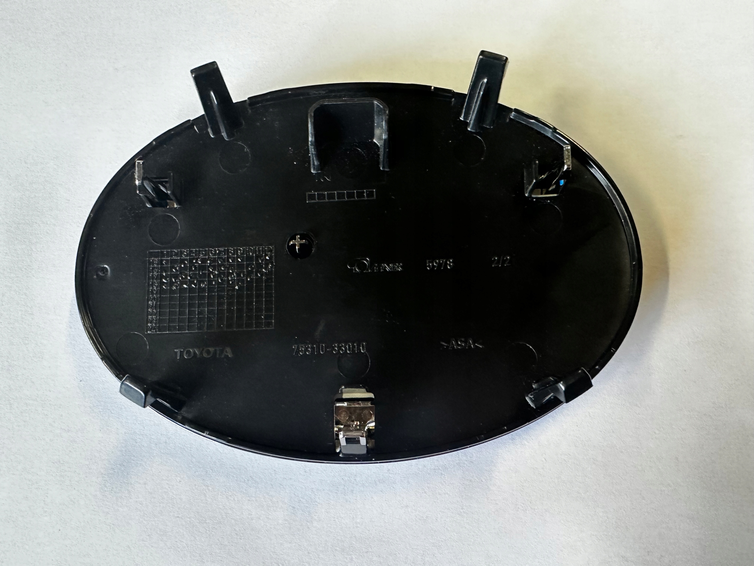 ZNACZEK EMBLEMAT PRZÓD 75310-33010 TOYOTA PRIUS III Marka Toyota