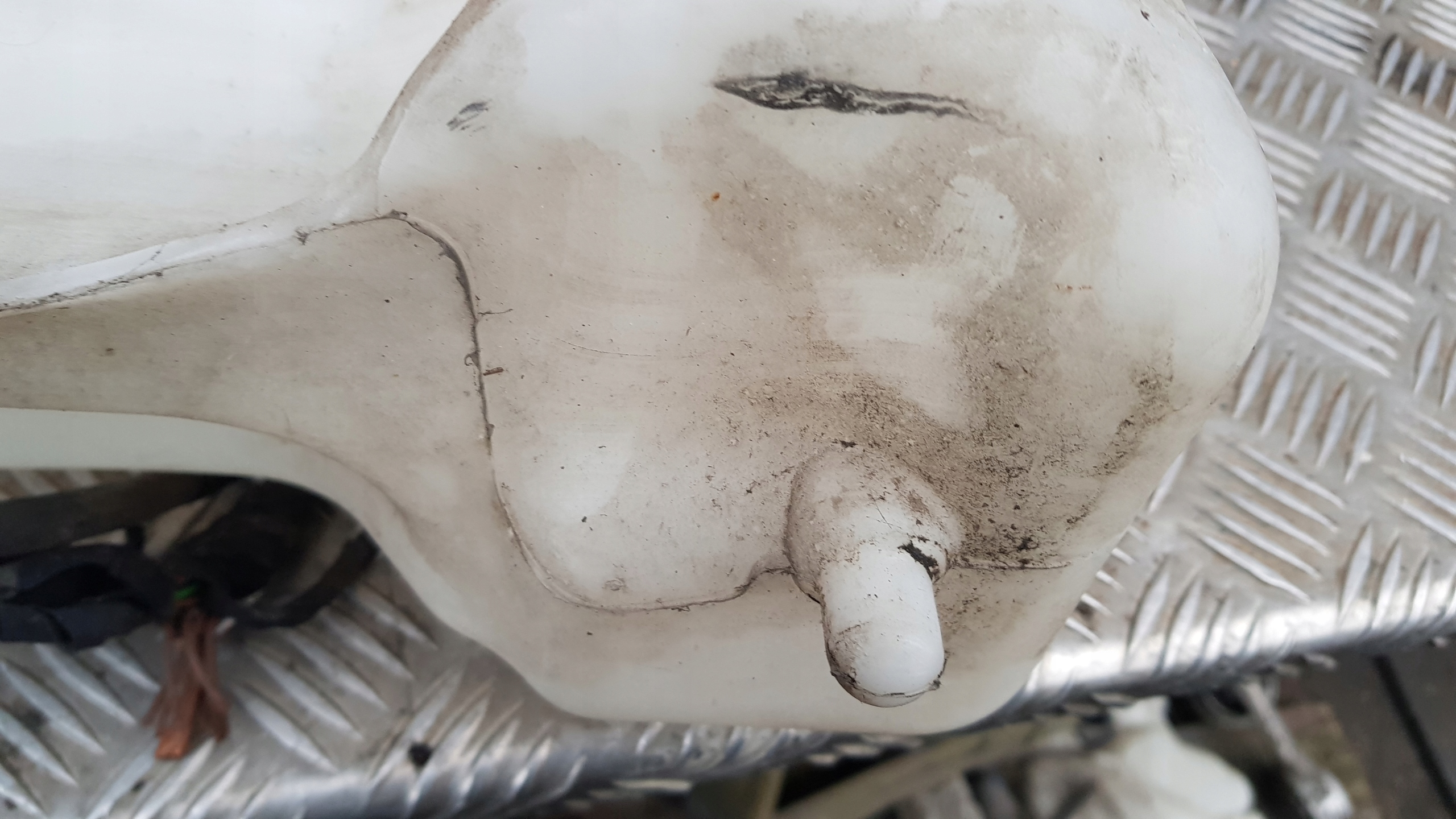 W203 washer fluid tank XENON pump