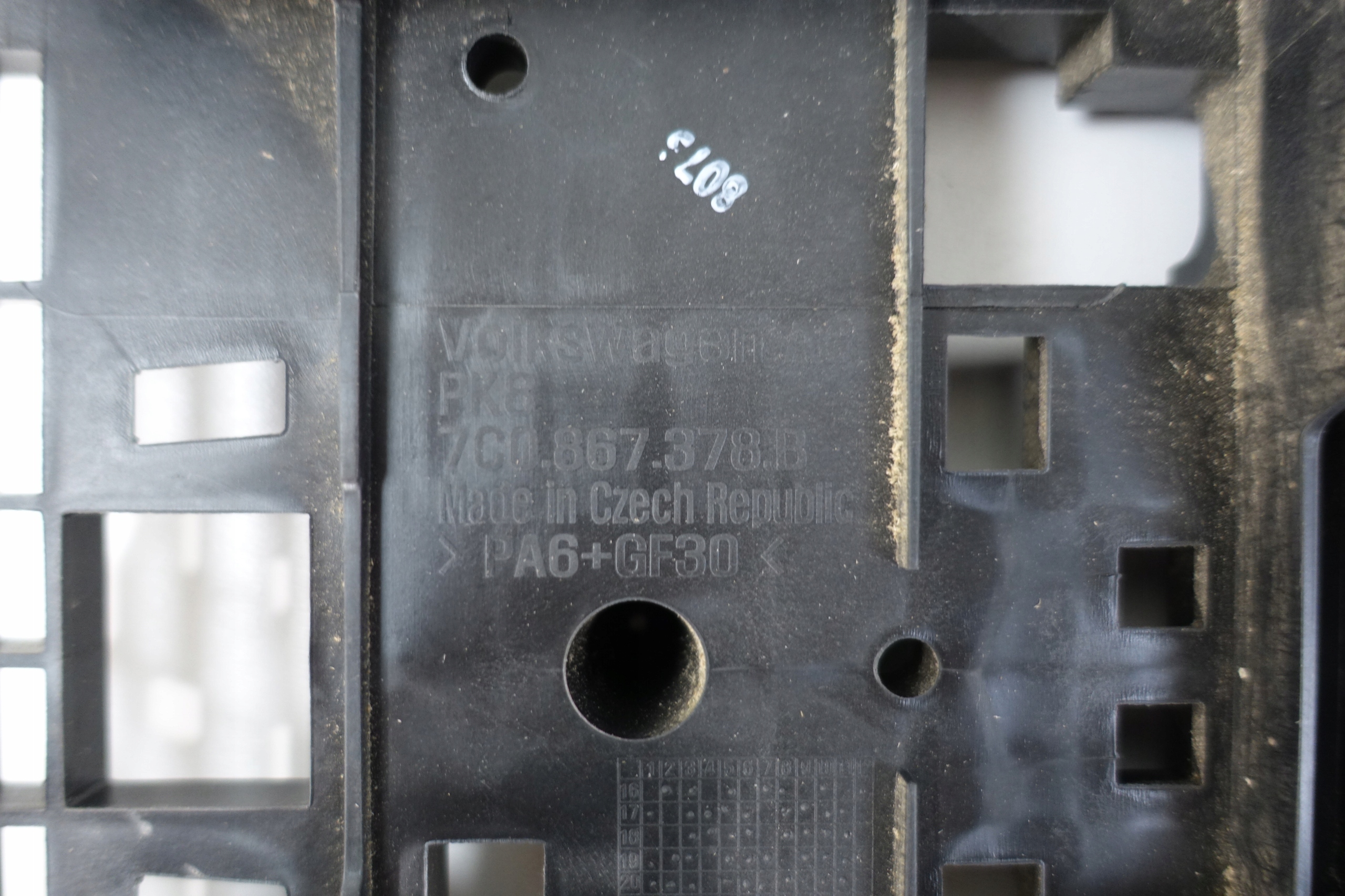 VW CRAFTER II 16- 7C0867378B Support plaque PANELU Paire phares Ciel de toit