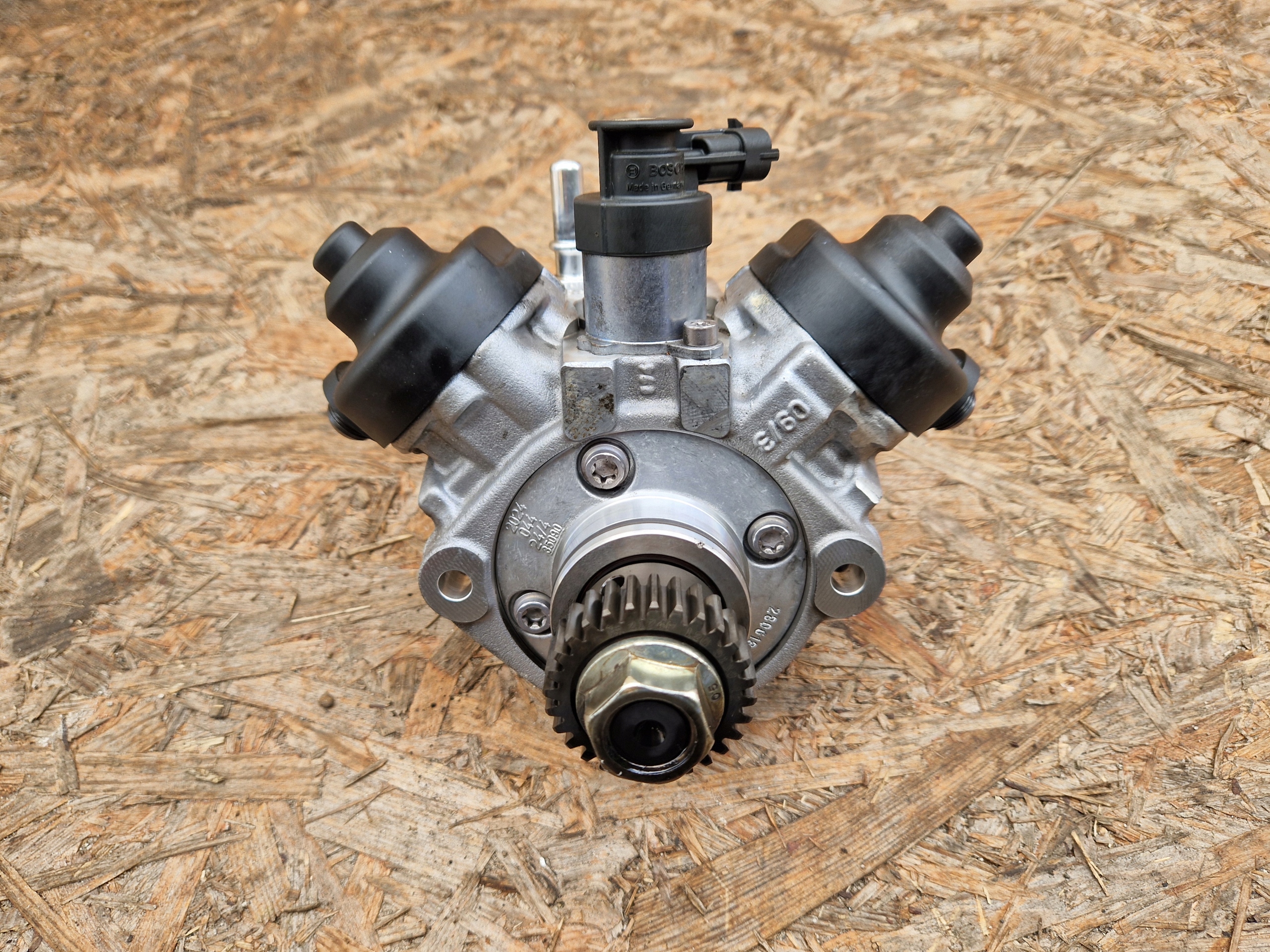 Einspritzpumpe JEEP GRAND CHEROKEE WK2 3.0CRD VM44D 0445012013 35022151F