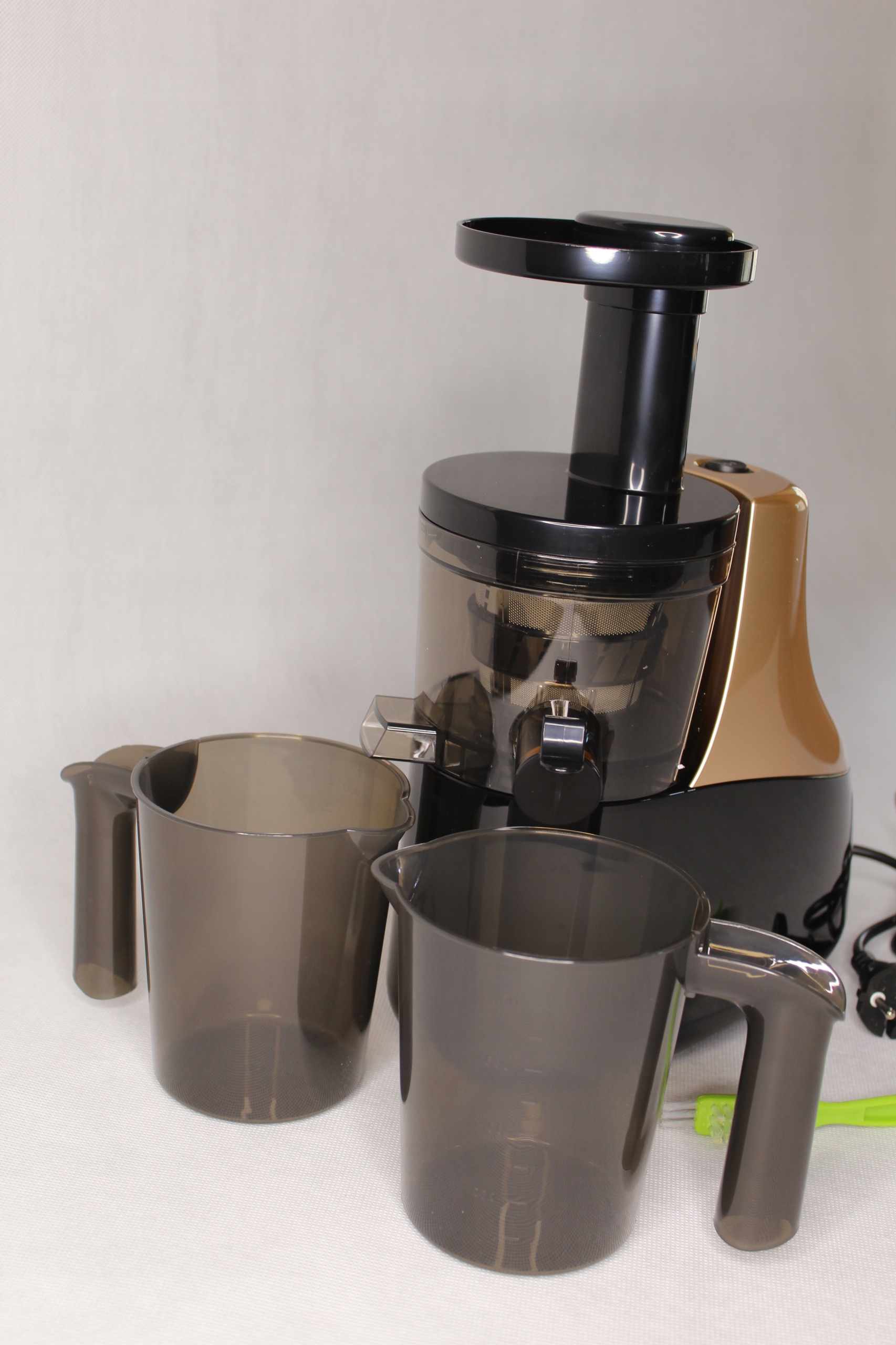 WYCISKARKA WOLNOOBROTOWA DO WARZYW I OWOCÓW-STELLA Model WW-150