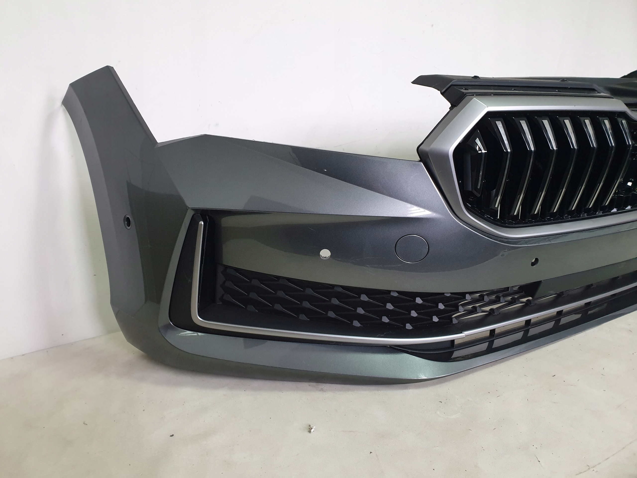 SKODA SUPERB IV 3P0 23-> bumper front front 6 x PDC cover 3P0807221