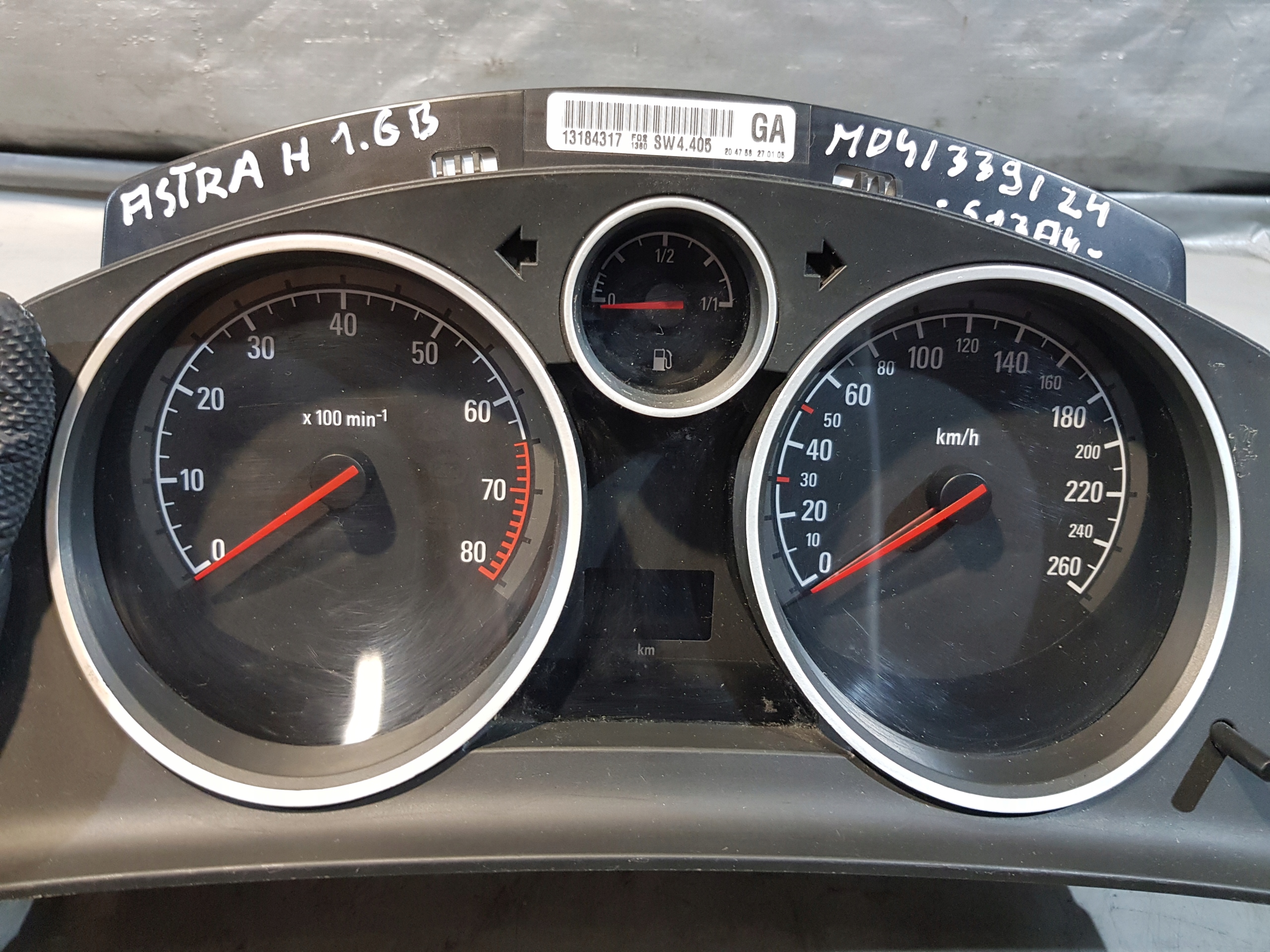 dials clock Opel Astra H 1.6B 13184317