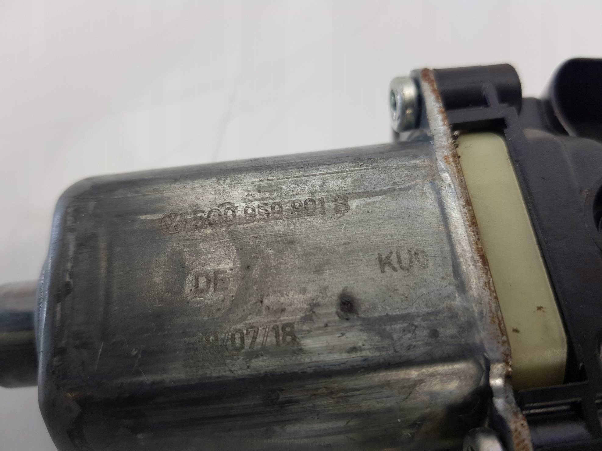 mini motor windows left front 5Q0959801B SKODA OCTAVIA III