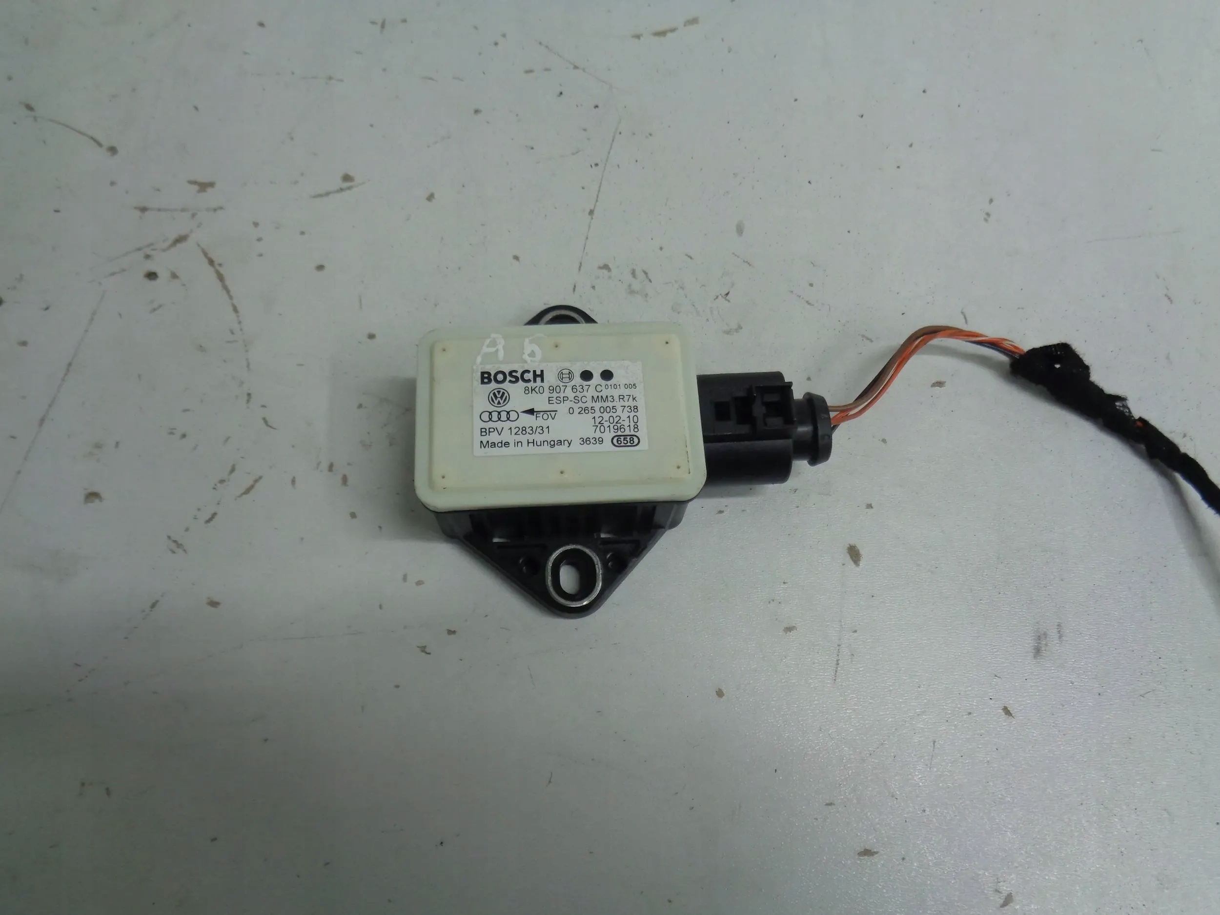 AUDI A4 B8 A5 Q5 Sensor ESP 8K0907637A