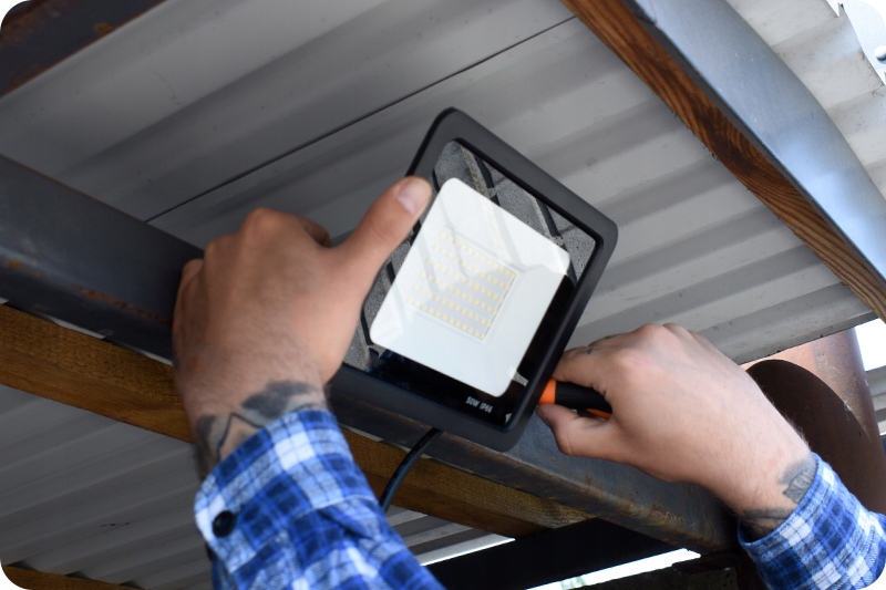 NAŚWIETLACZ LED HALOGEN LAMPA ZEWNĘTRZNA ELEWACJĘ Szerokość produktu 20.6 cm