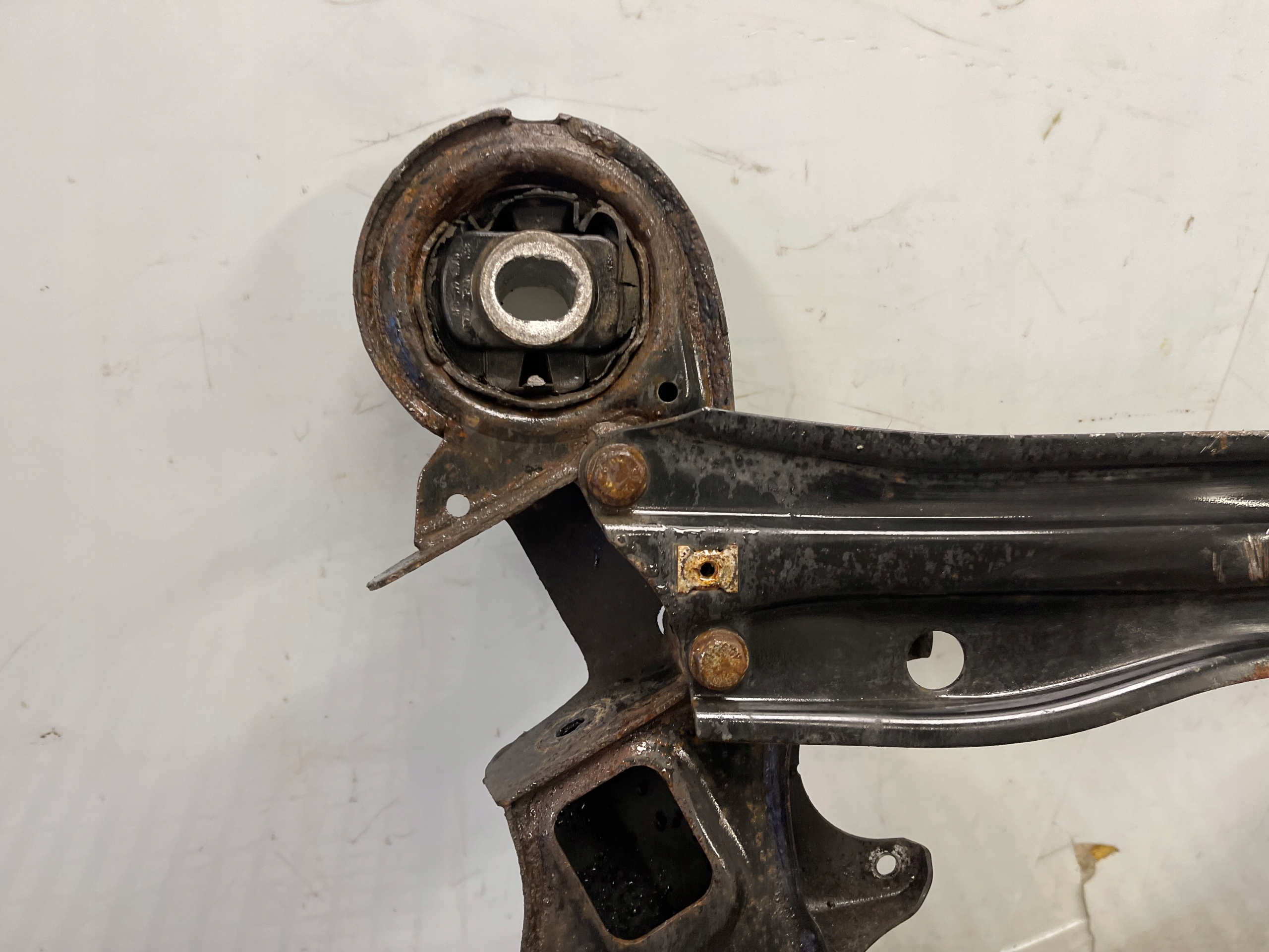 front sider axle beam axle beam AUDI A6 C6 2.7 3.0 TDI 4F0399313M