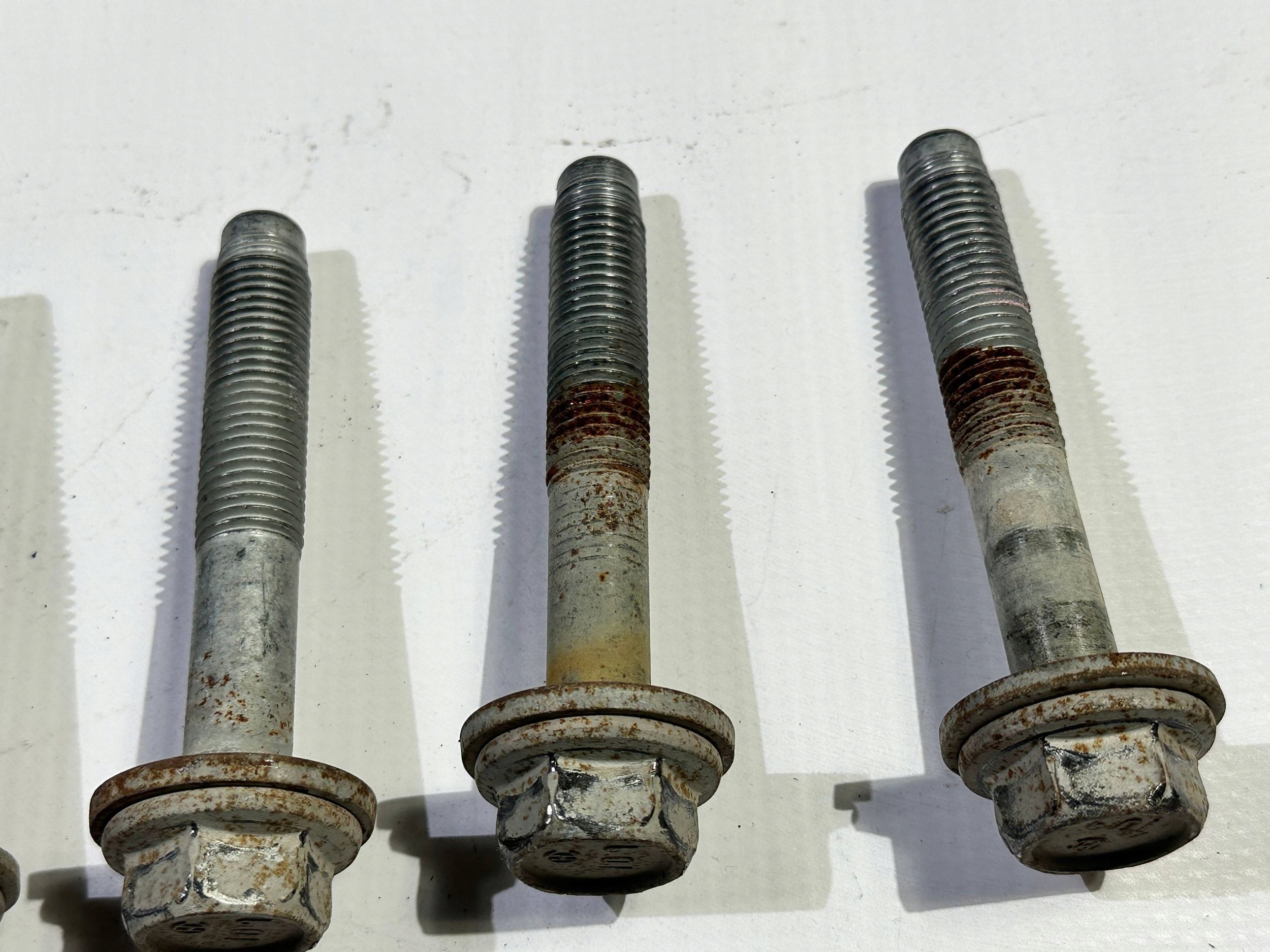 screw screws sanek wozka siders front przednich Ford Explorer 2020+