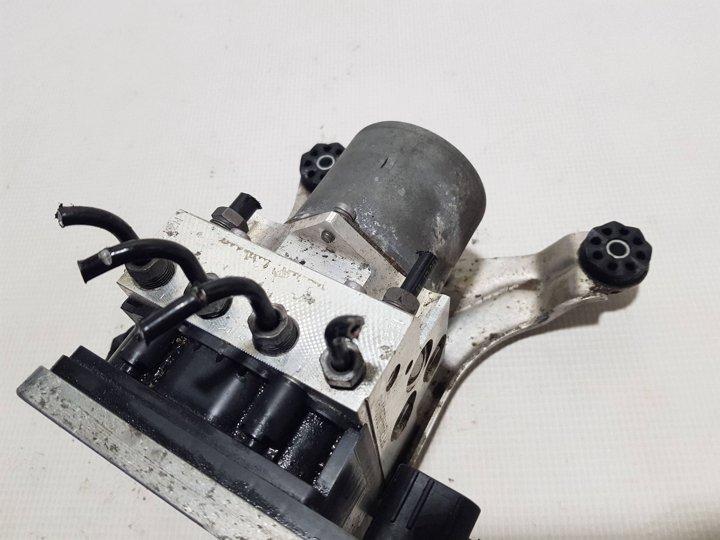 BMW 5 G30 G31 Servofreno ABS 6889210