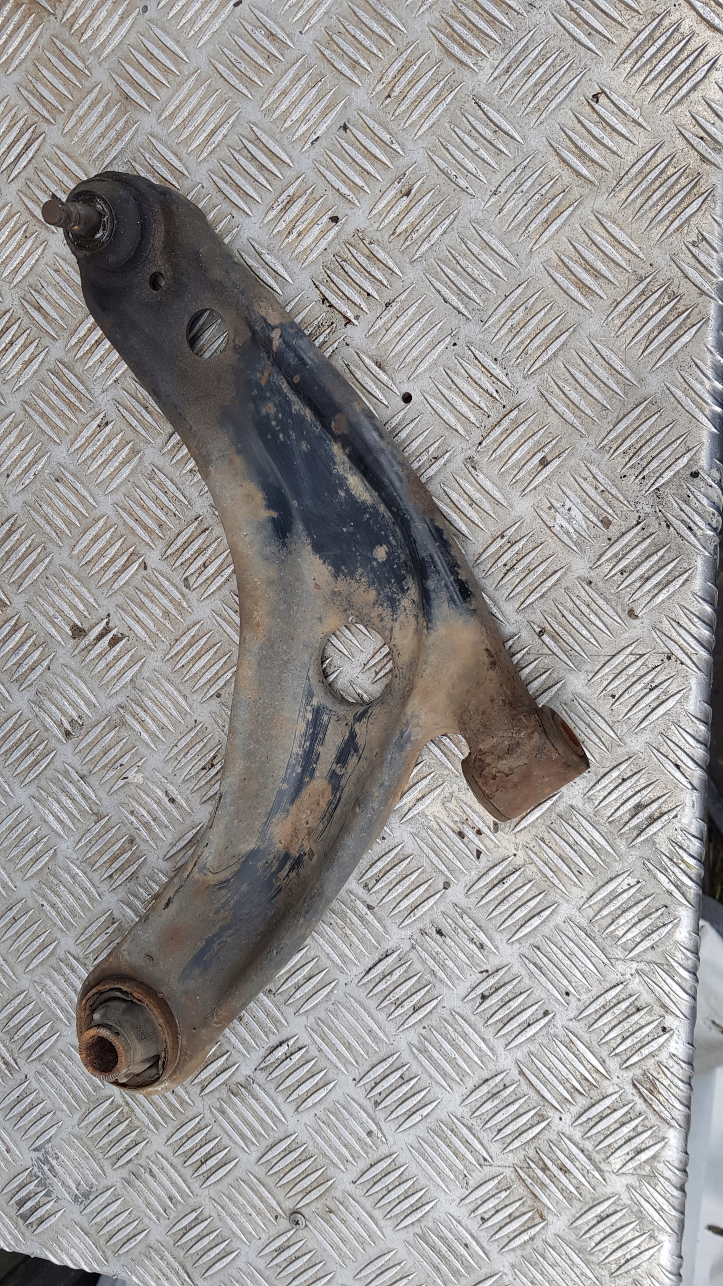 TOYOTA YARIS II Querlenker links oder rechts vorne unterer