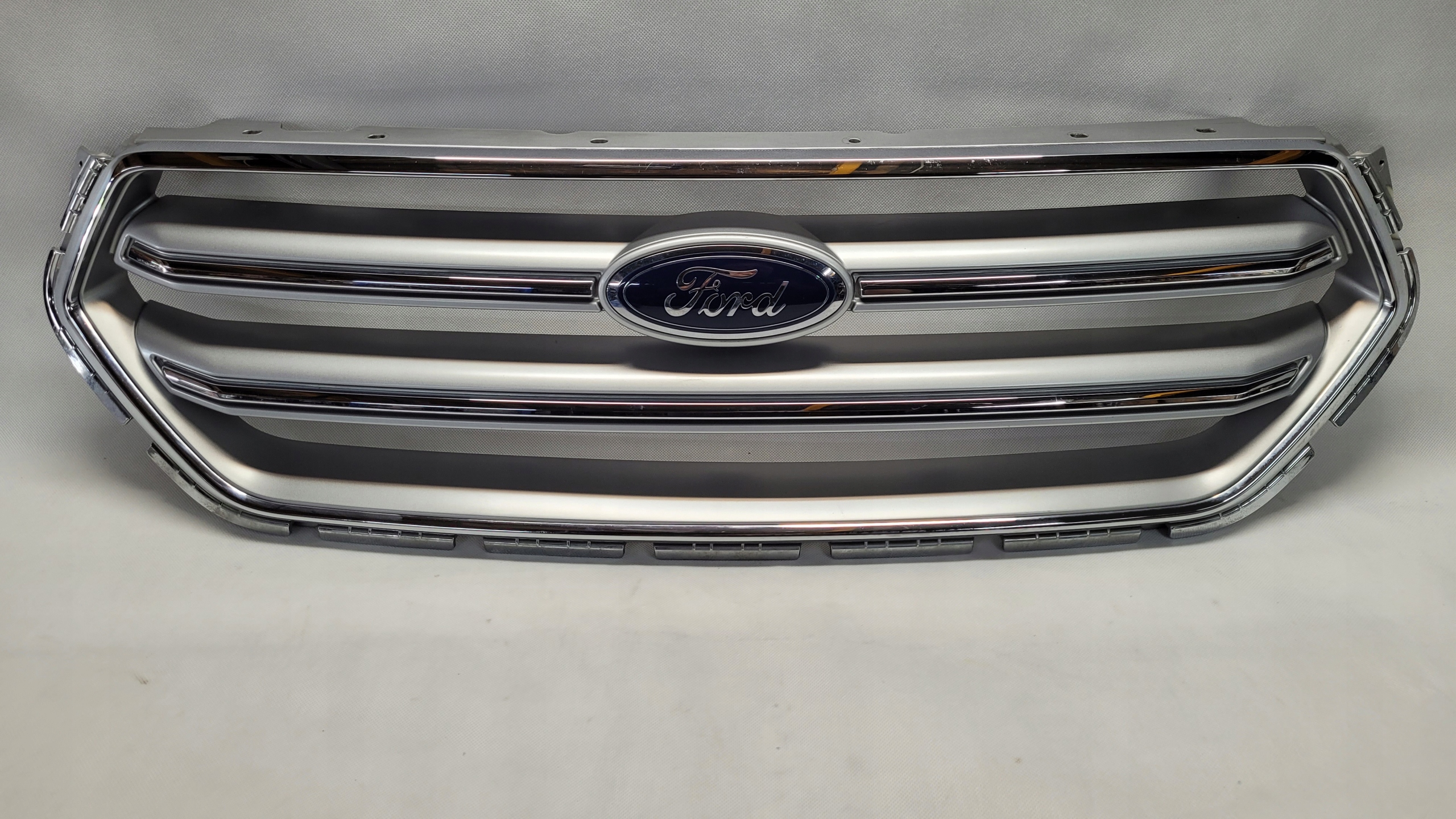 GV448200BCW - РЕШІТКА РАДІАТОРА ПЕРЕДНІЙ БАМПЕР FORD KUGA MK2 LIFT