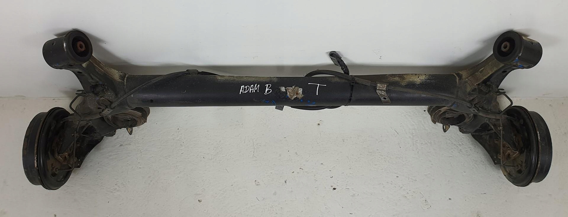 ZAWIESZENIE BELKA OŚ TYŁ TYLNE OPEL ADAM Producent części Opel OE