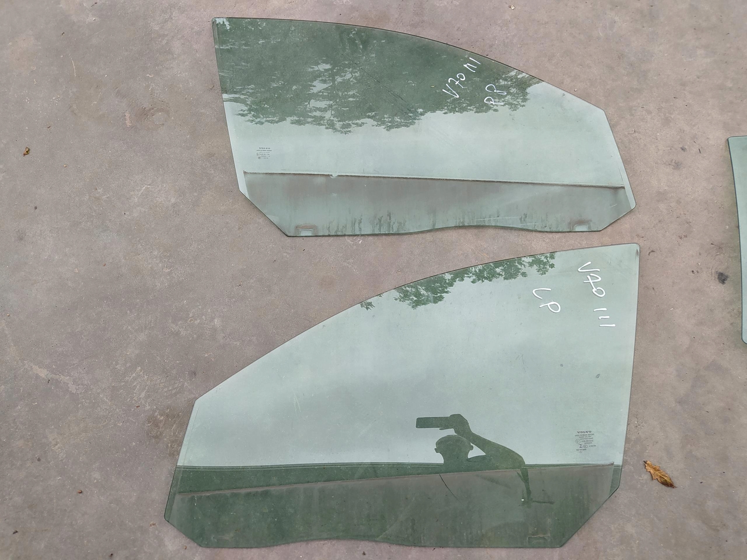SZYBA BOCZNA DRZWI PRAWY PRZÓD VOLVO V70 III 2010 VOLVO