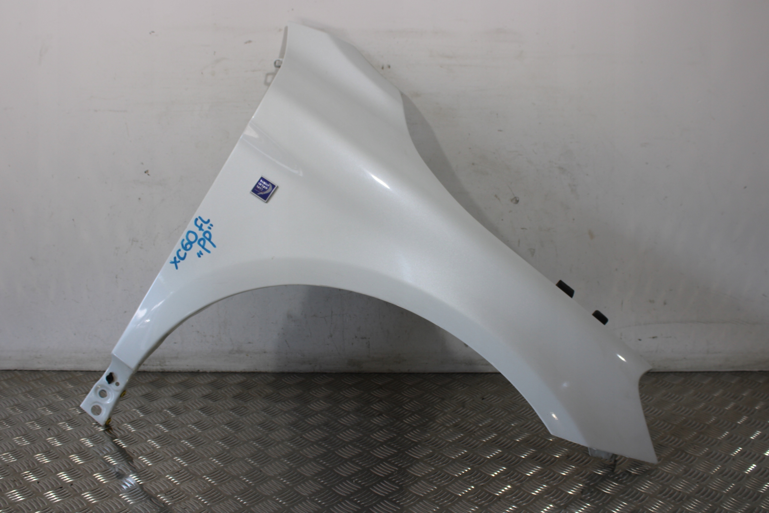 BŁOTNIK PRAWY PRZÓD PRZEDNI VOLVO XC60 LIFT 2016