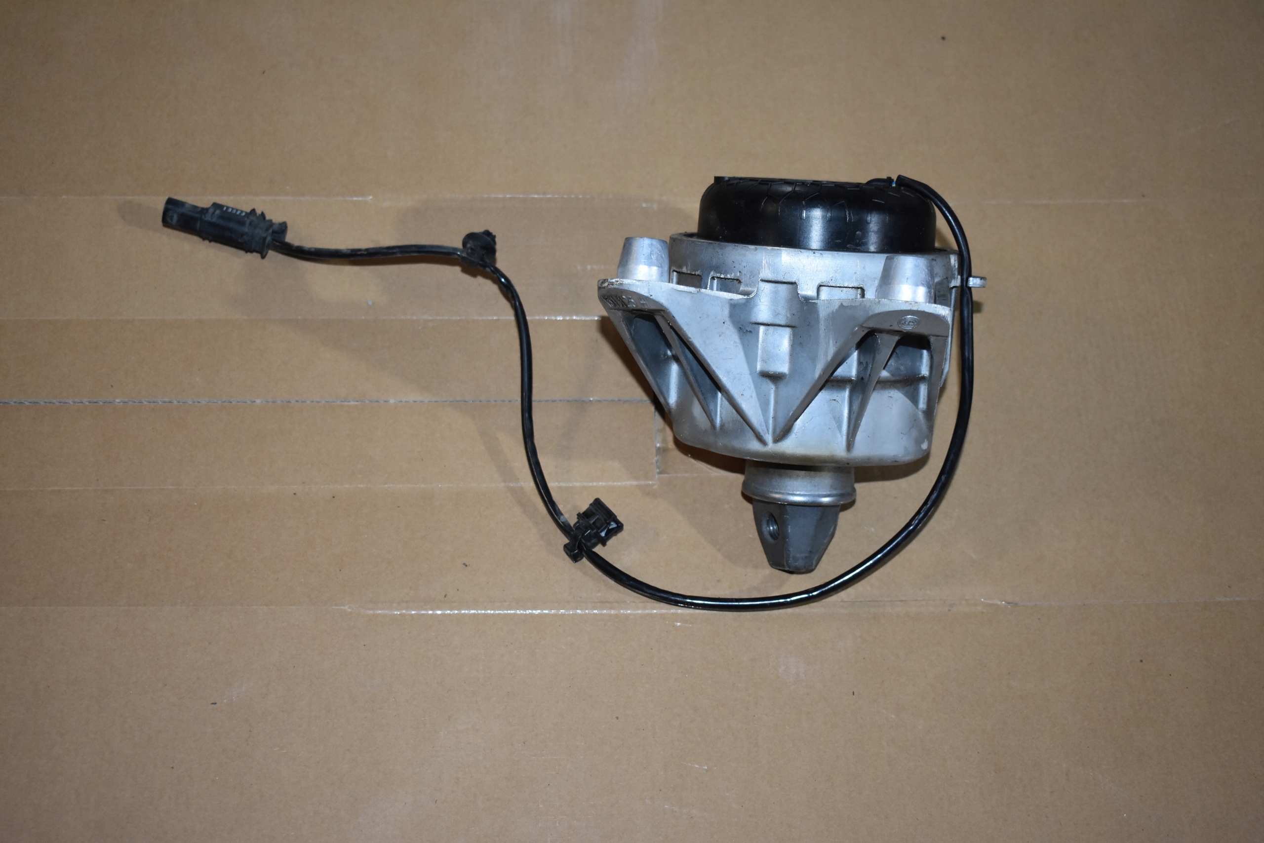 IDEALNA engine mount left MERCEDES W167 1