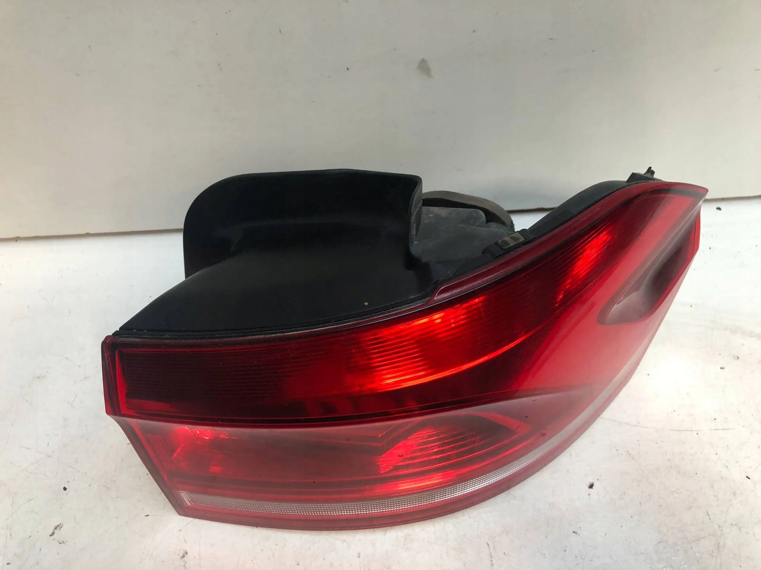 Lampa tył prawy Volkswagen Touran III 2016 Producent części Volkswagen OE