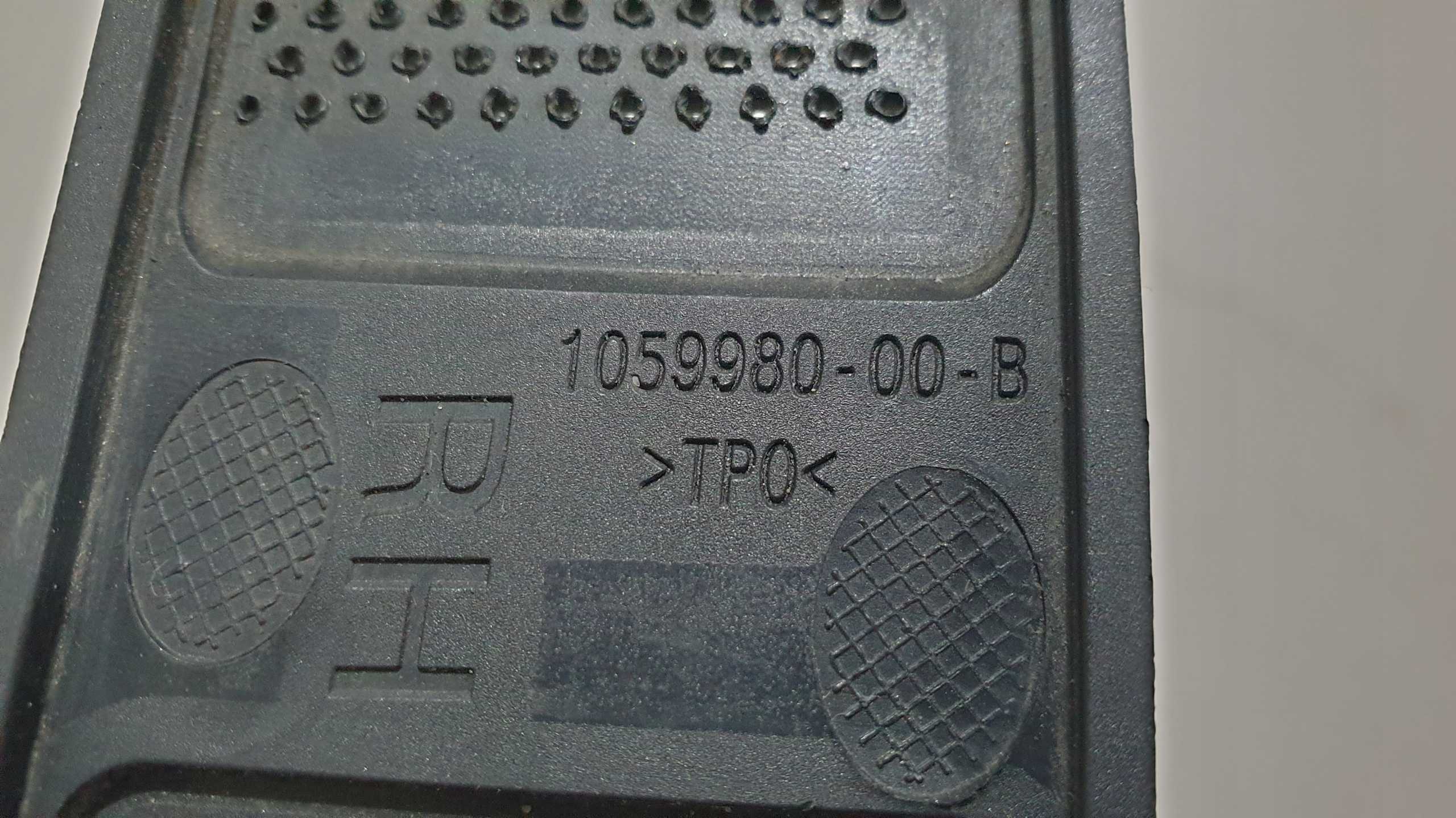 WSPORNIK MOCOWANIE HALOGENU TESLA S 1059979 00 B Installation side front