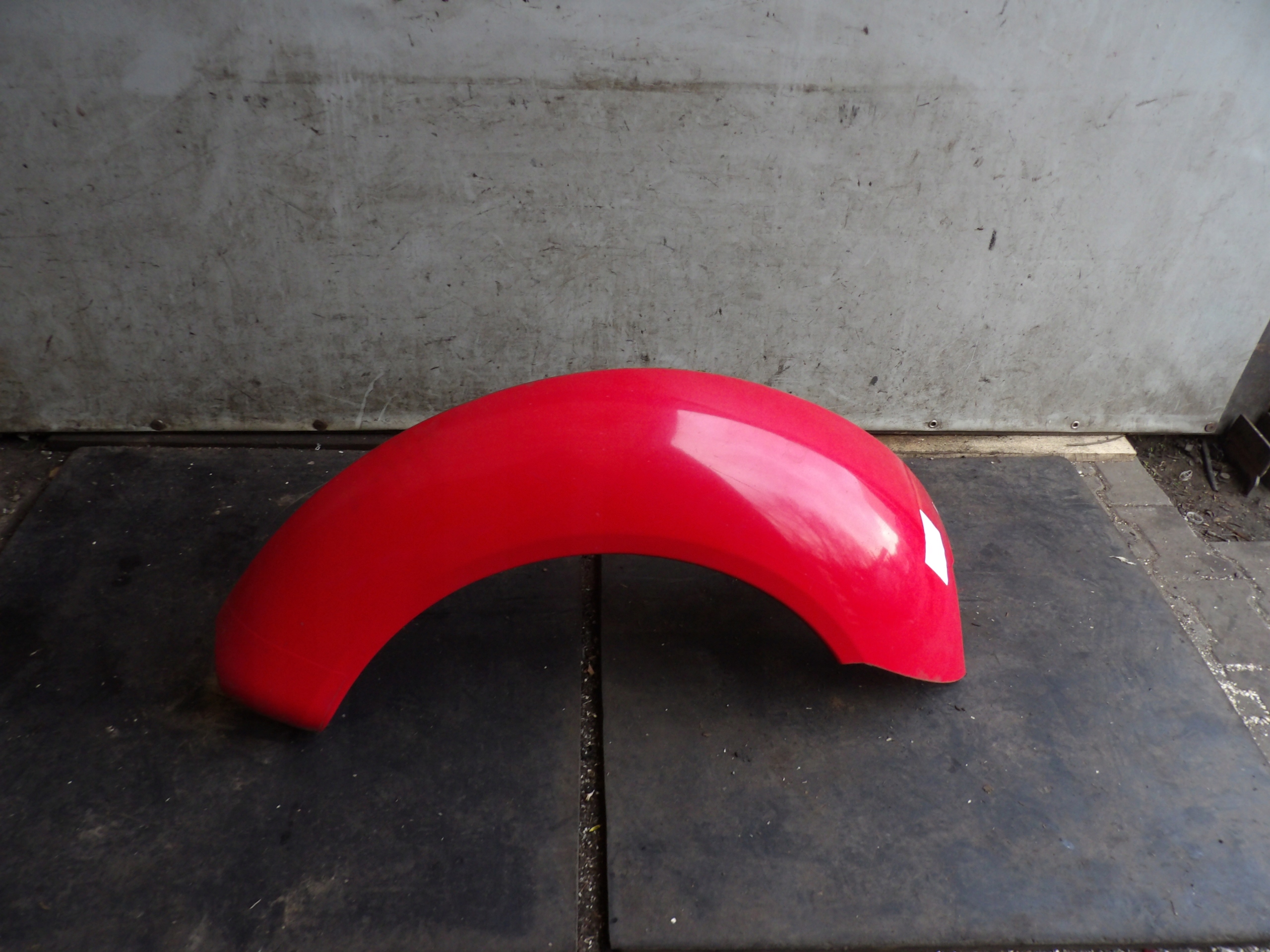Volkswagen New Beetle fender left rear part