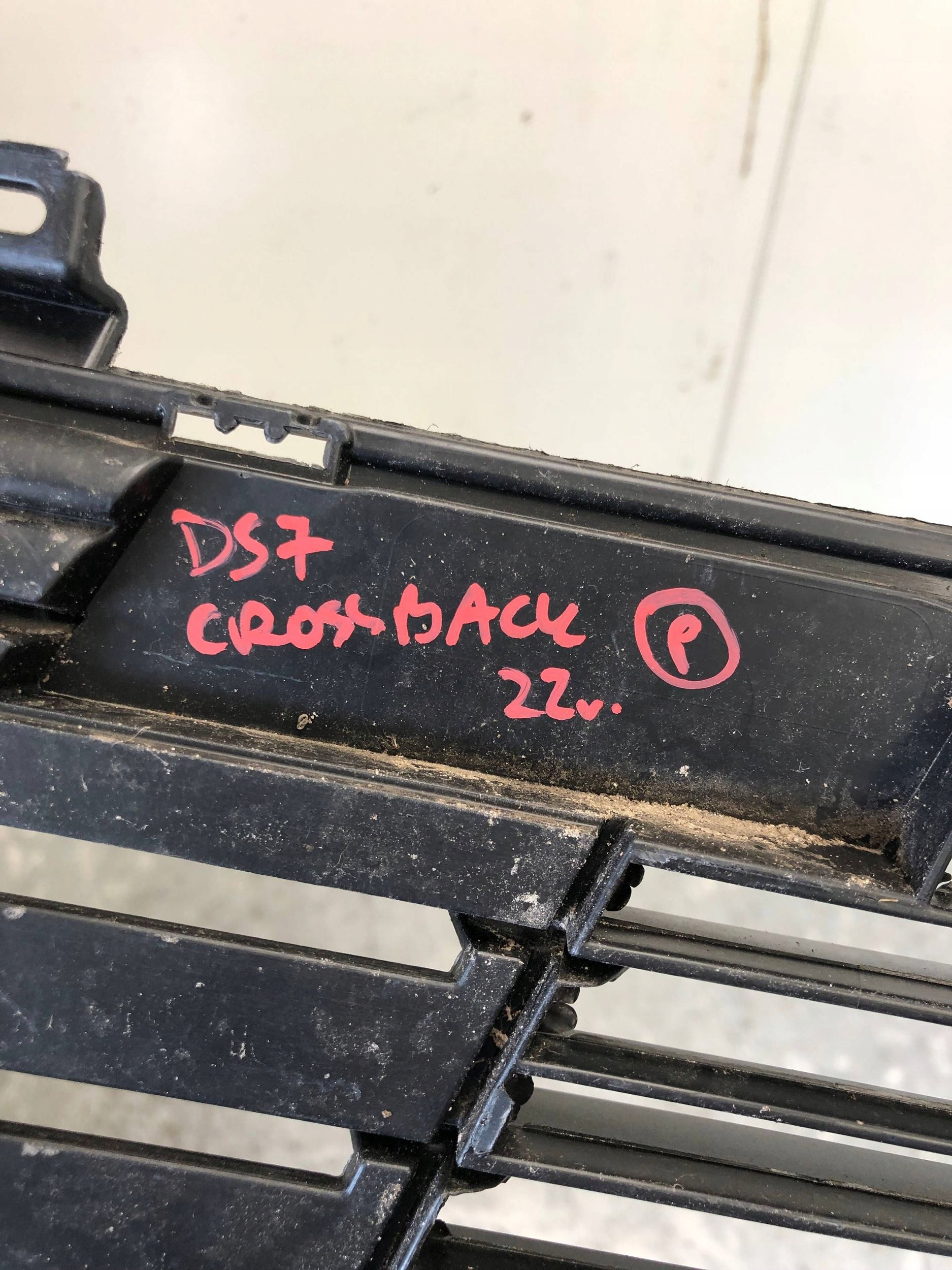 Lüftungsgitter mitte der Stoßstange CITROEN DS7 CROSSBACK 9820329177