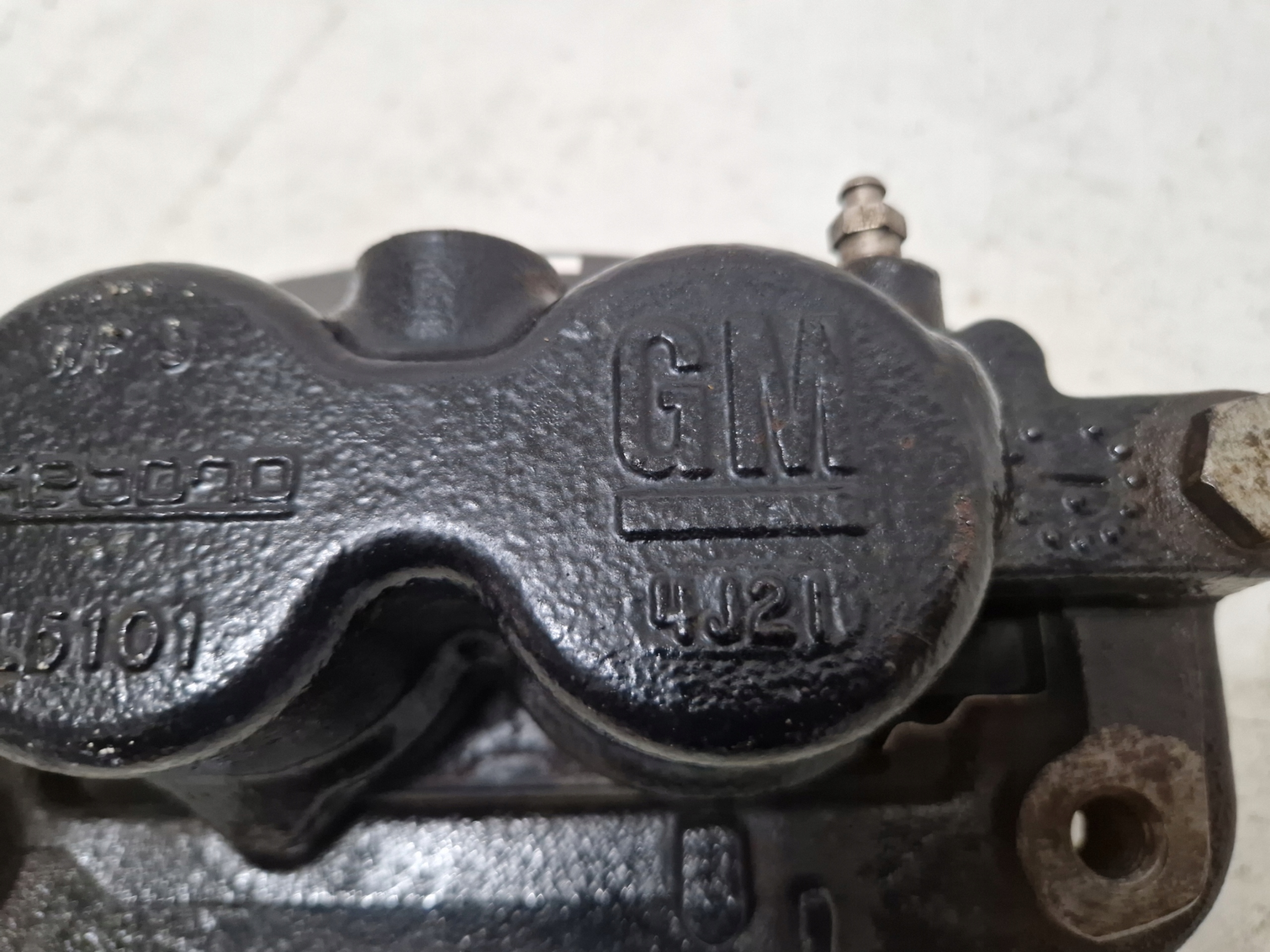 CADILLAC ESCALADE IV 15- 6.2 V8 caliper brake front front left L5101