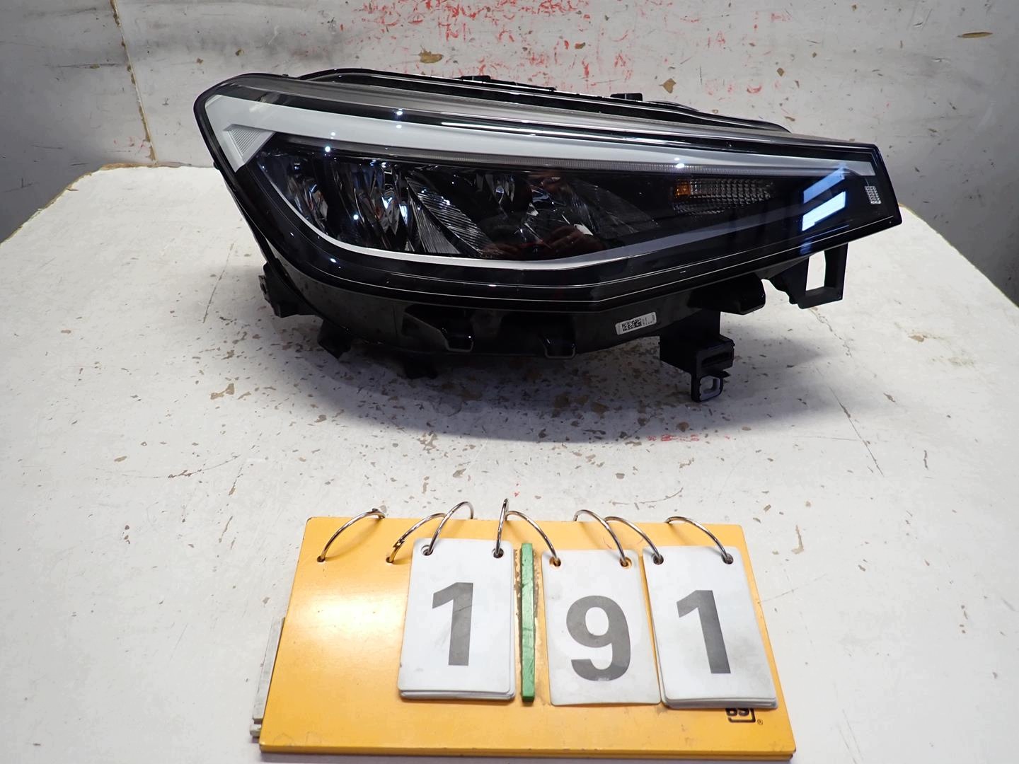light front front right VW ID4 2020- 11B941006A