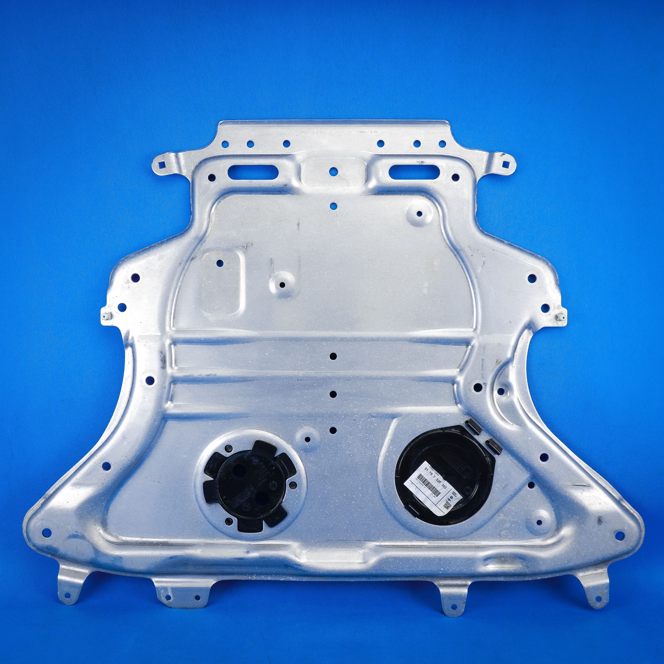 cover below engine of the engine front BMW 5 G30 31106887546 6887546 original