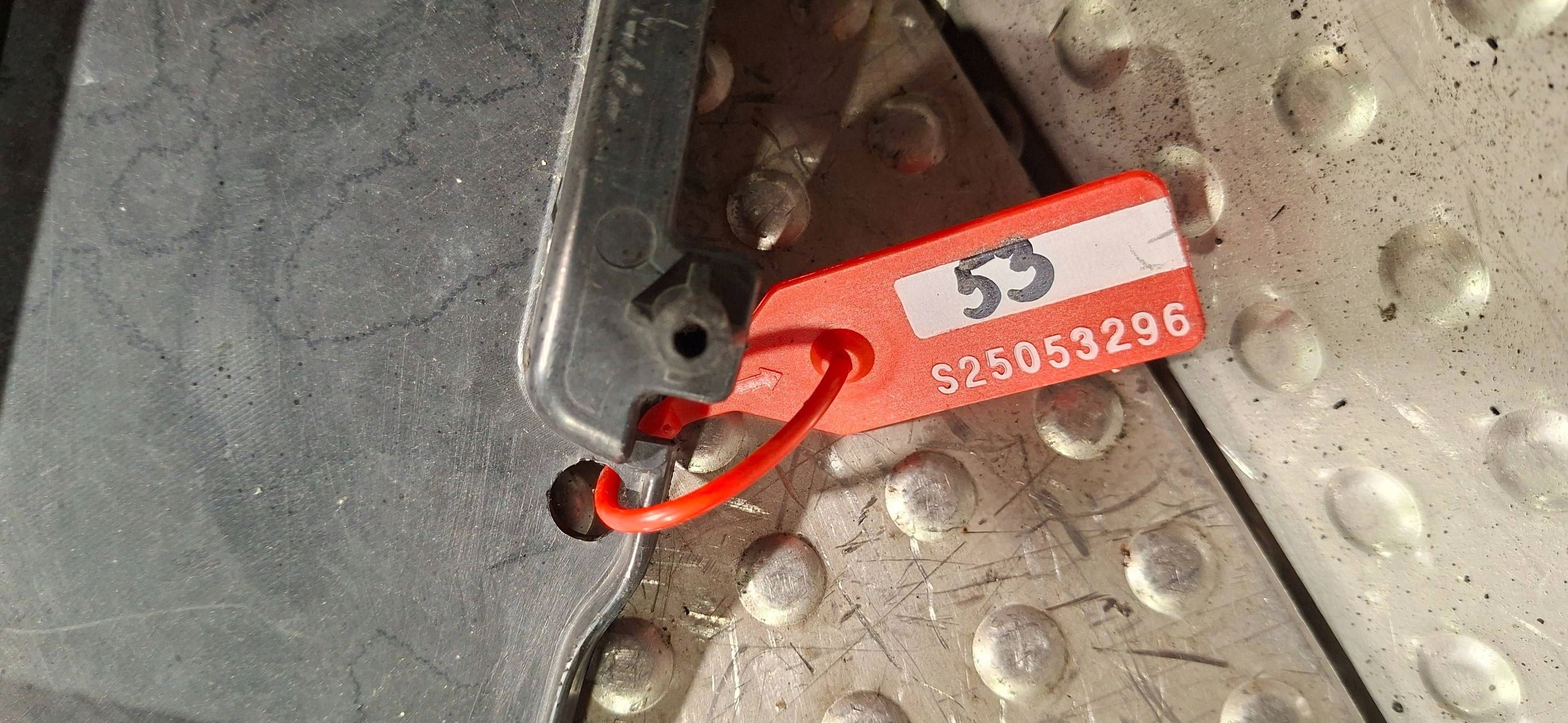 mudguard left front 638410233R RENAULT TWIZY 2013