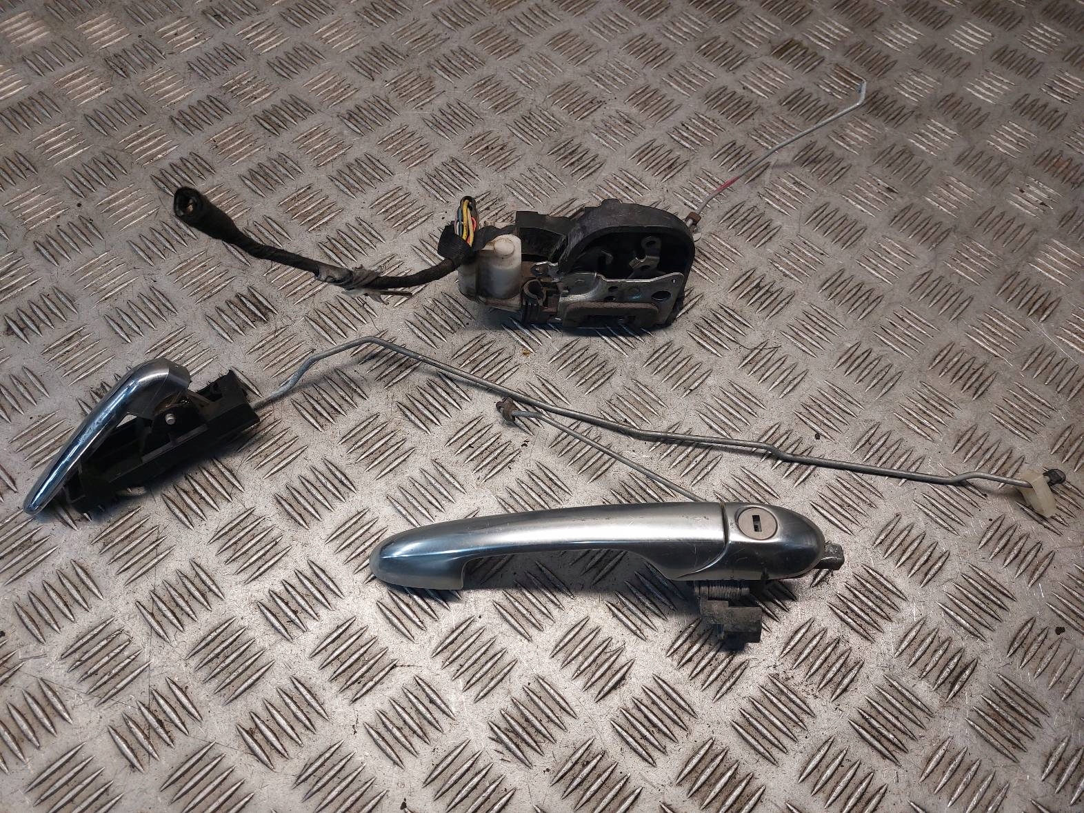 lock door right front + handles ALFA ROMEO 147 and 46736145