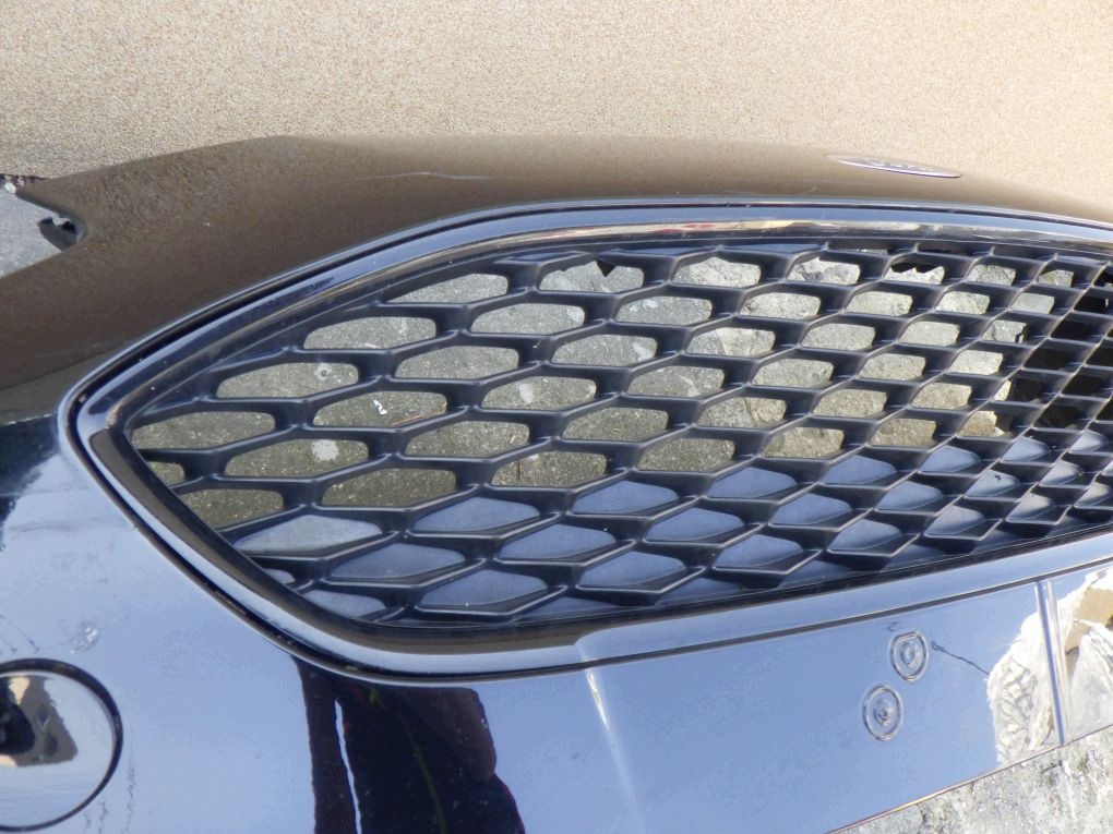 FORD FIESTA MK8 VIII 17- schwarzer grill frontstoßstange