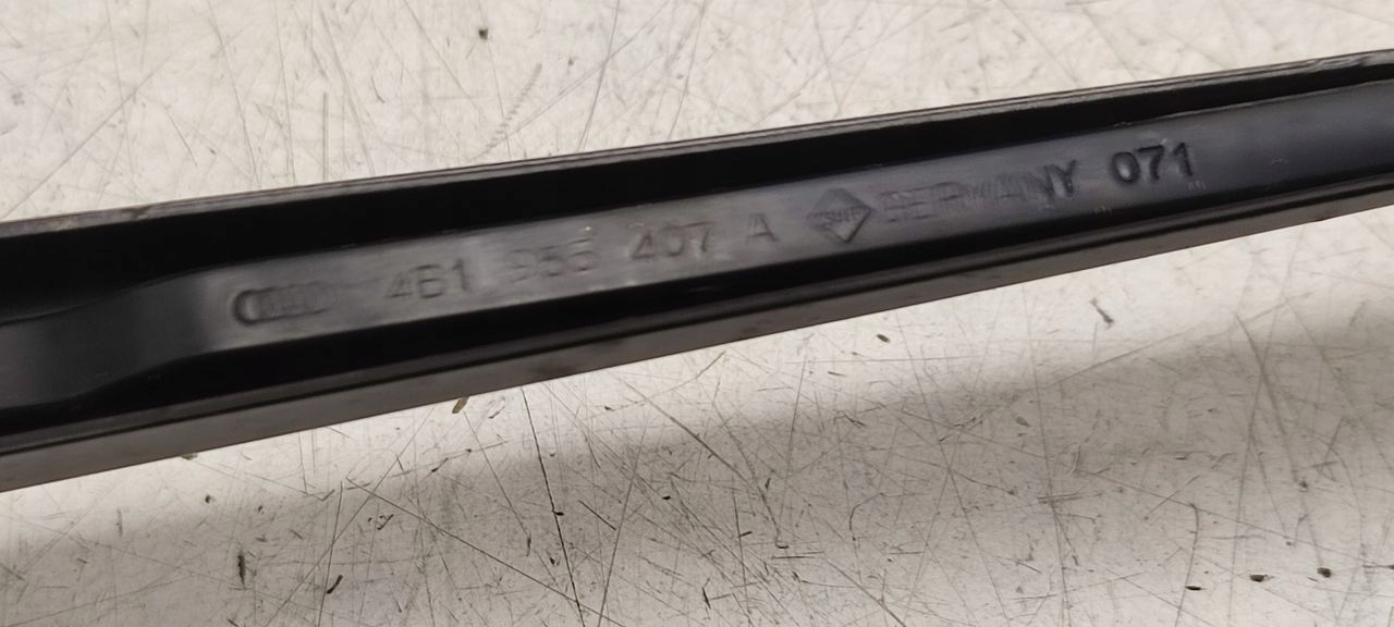 wiper arm left Audi A6 C5 2,5 TDI sedan