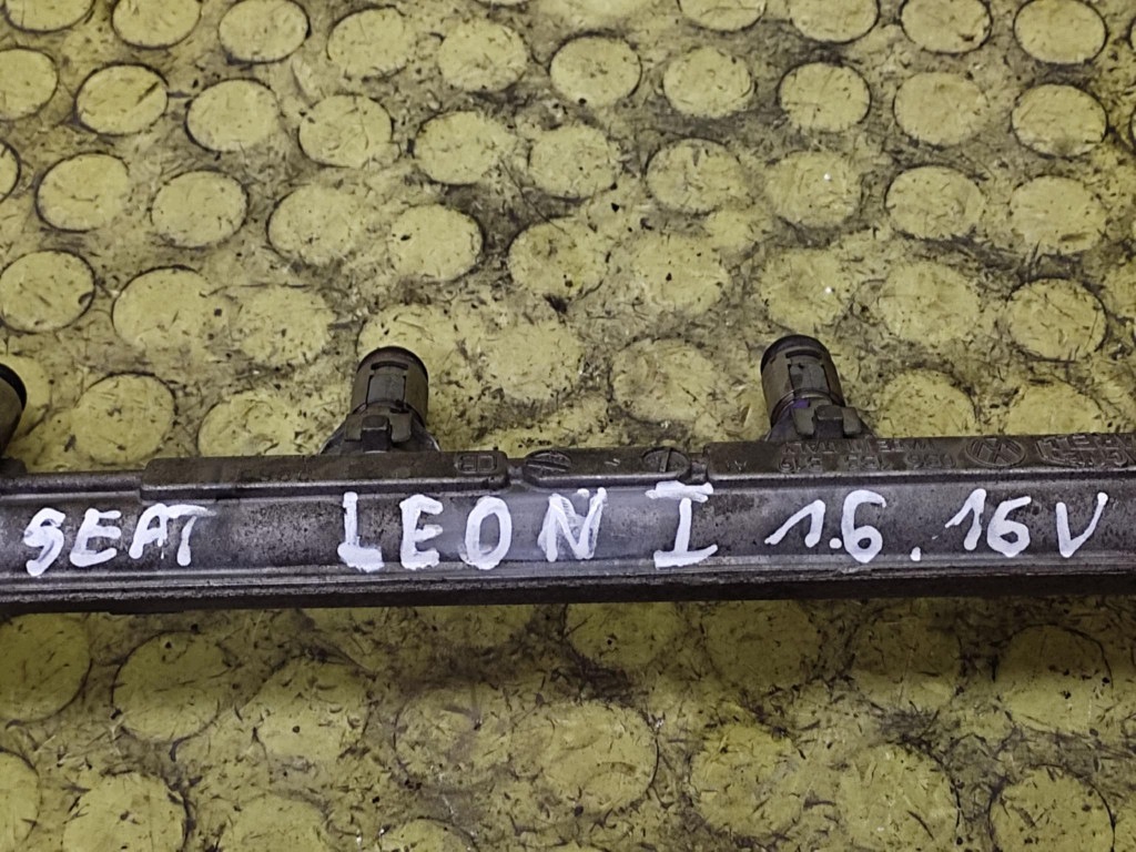 SEAT LEON and 1.6 injection ramp 036133319