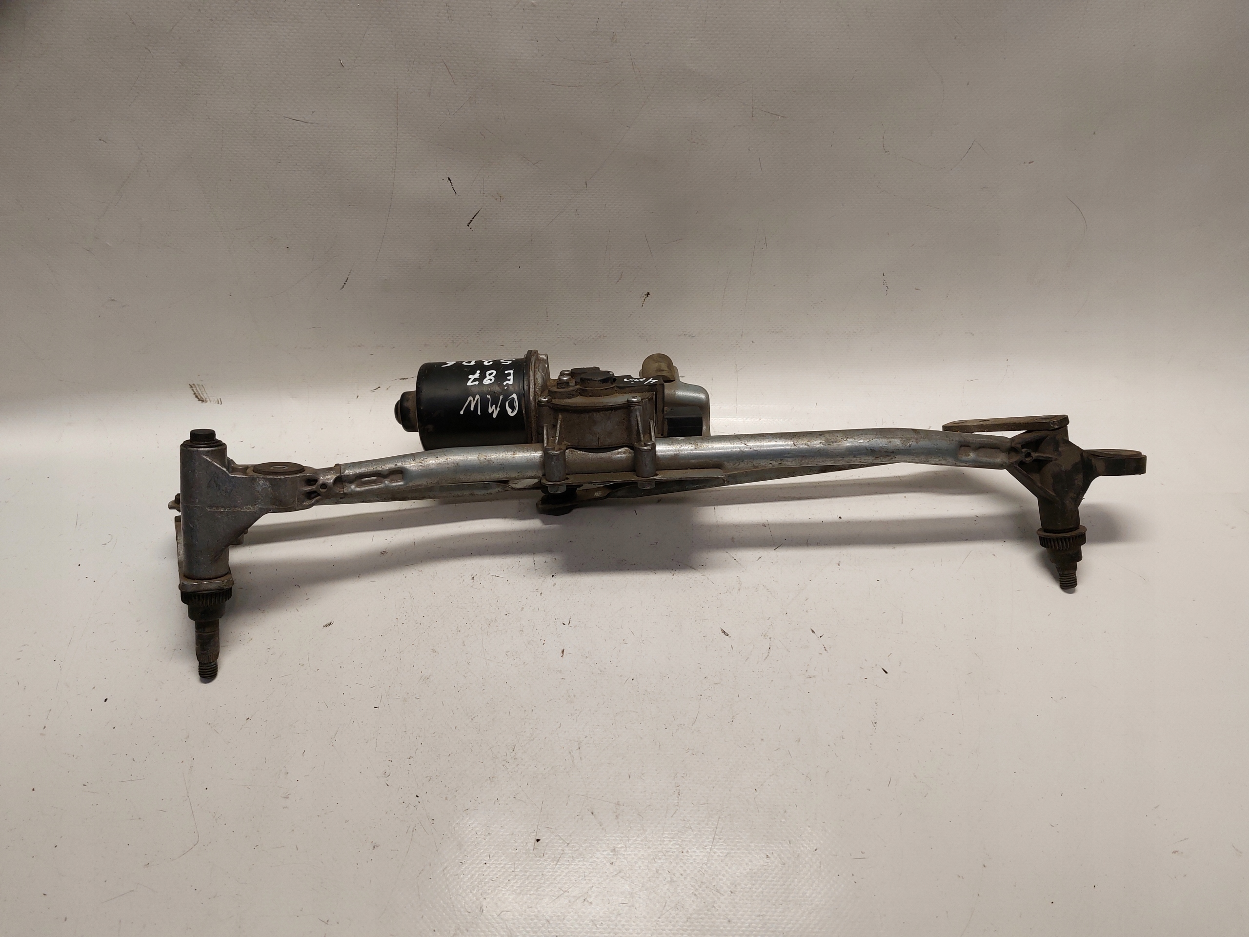 BMW SERIA 1 E87 wiper mechanism front 4 PIN
