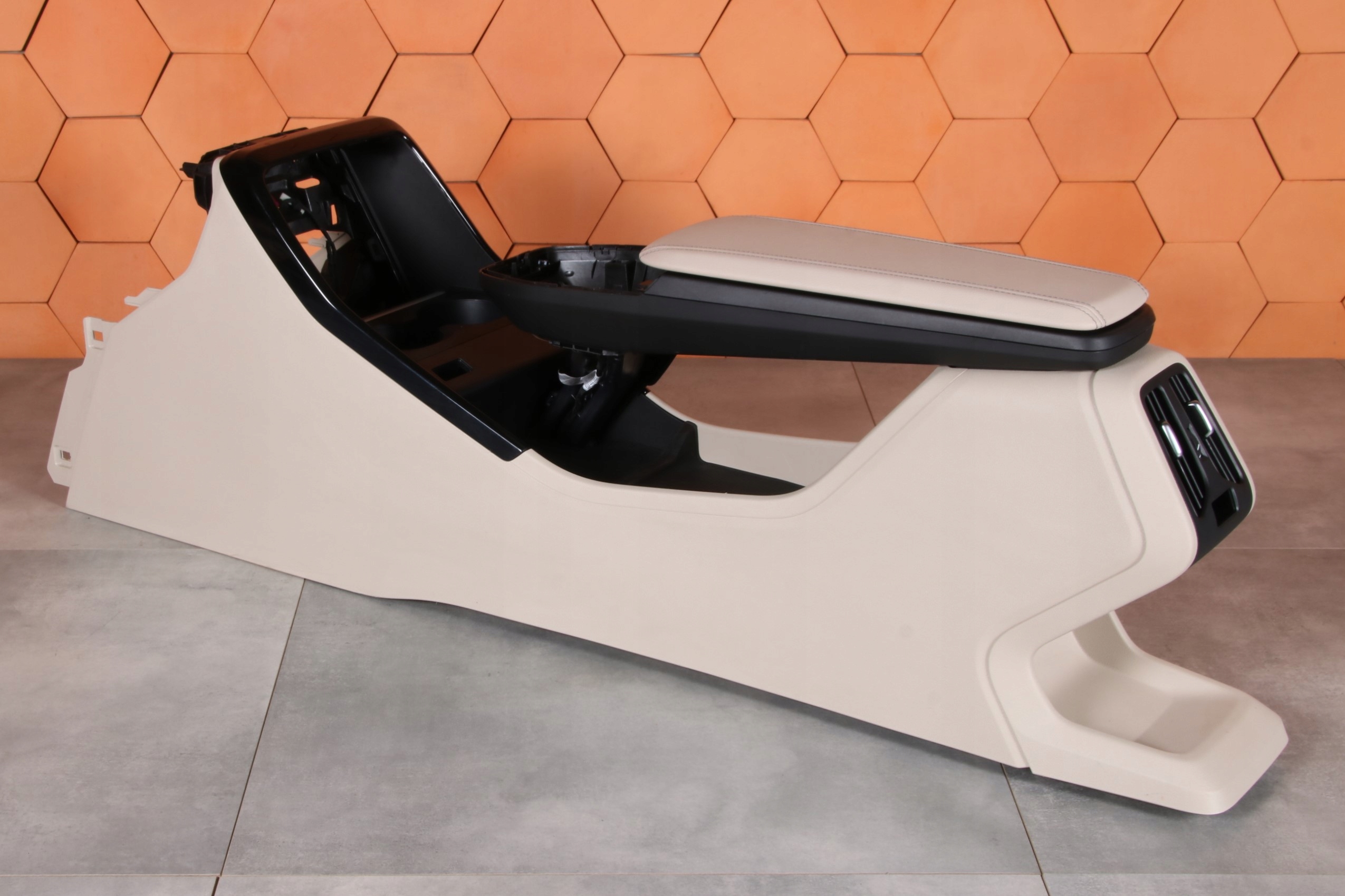BMW 2' U06 X1 U11 X2 U10 TUNEL central armrest OYSTER 5A2E040