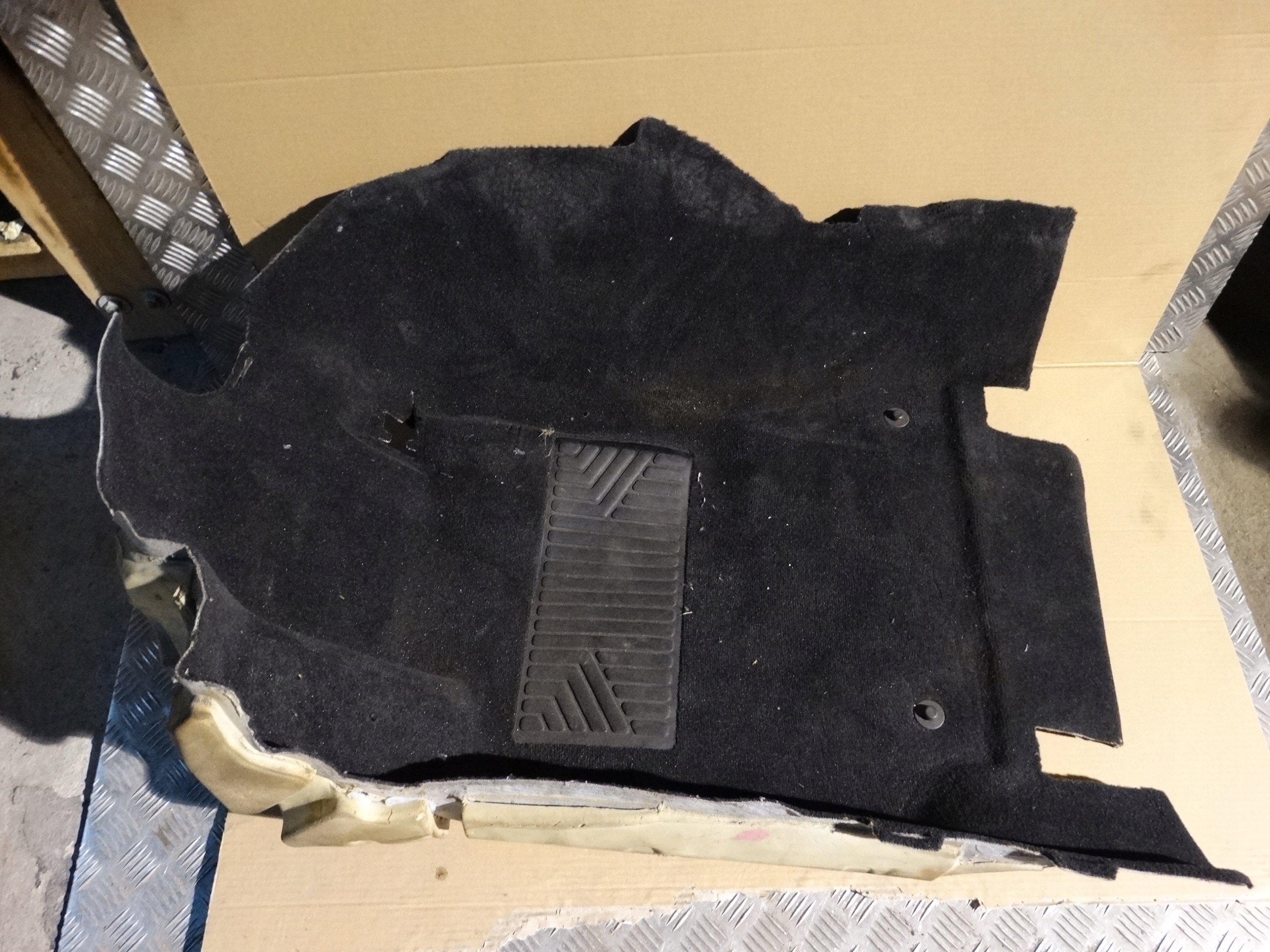 IDEAL carpet left front MERCEDES W212 W218 E63 1