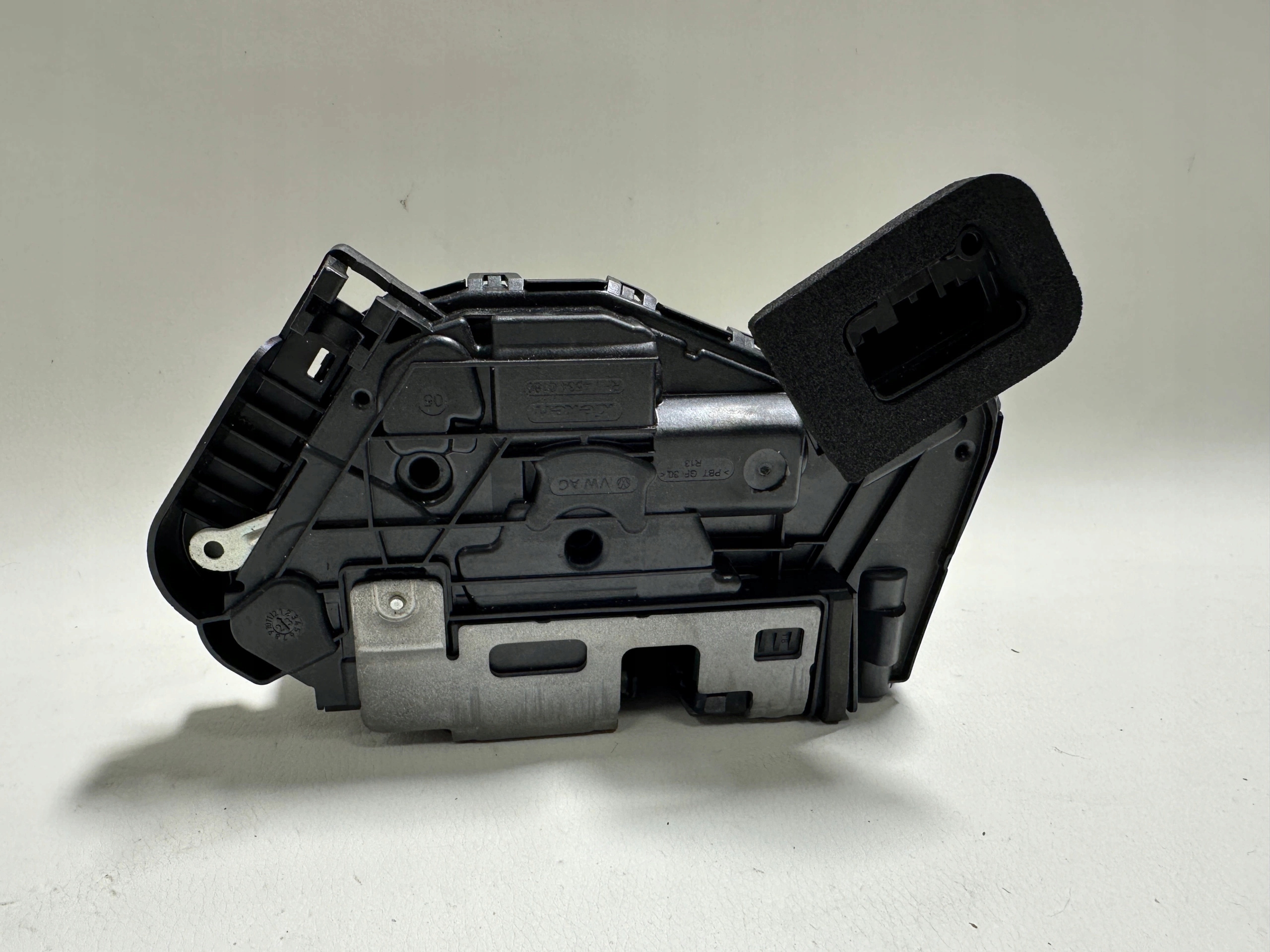 Volkswagen Arteon lock door right front B6D5TB837016