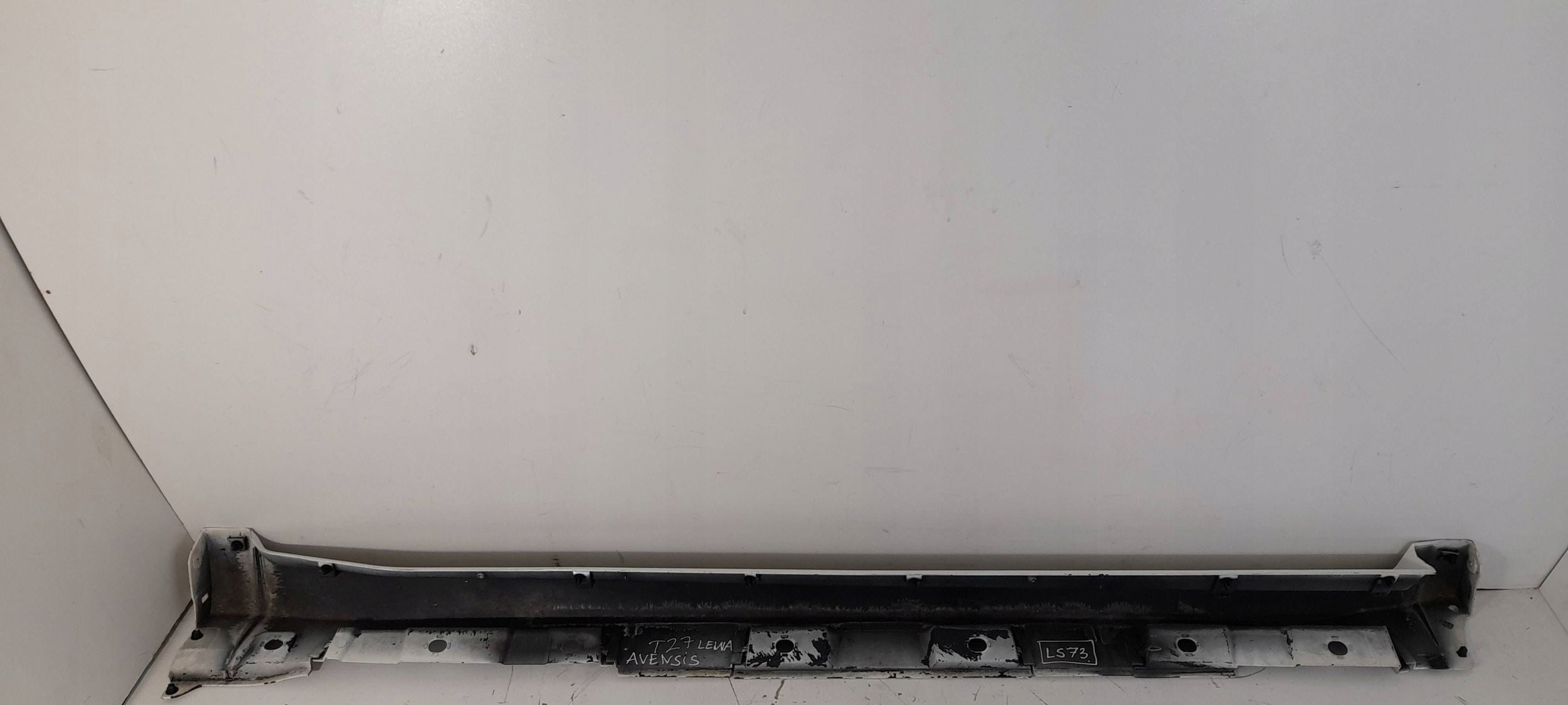 Toyota Avensis T27 moulding threshold left 7586005010 (LS73)
