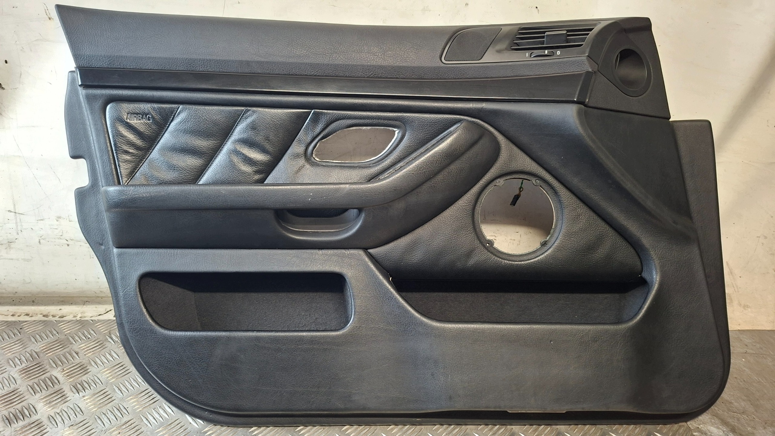 bočné BMW E39 sedan koža