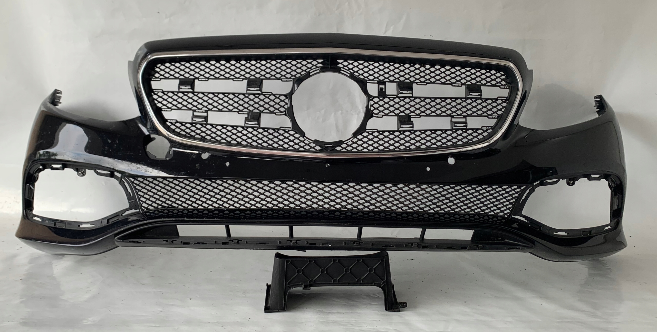 of a bumper front front MERCEDES E-KLASA 213 PDC