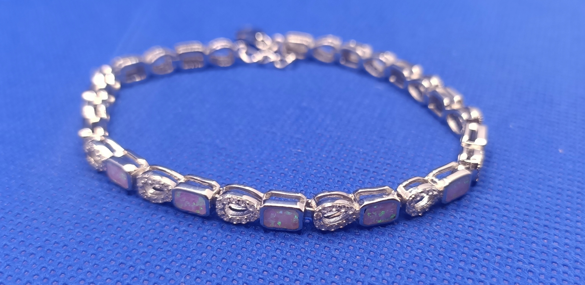 Stříbrný Dámský Náramek S Růžovým Opálem Ryzosti 925