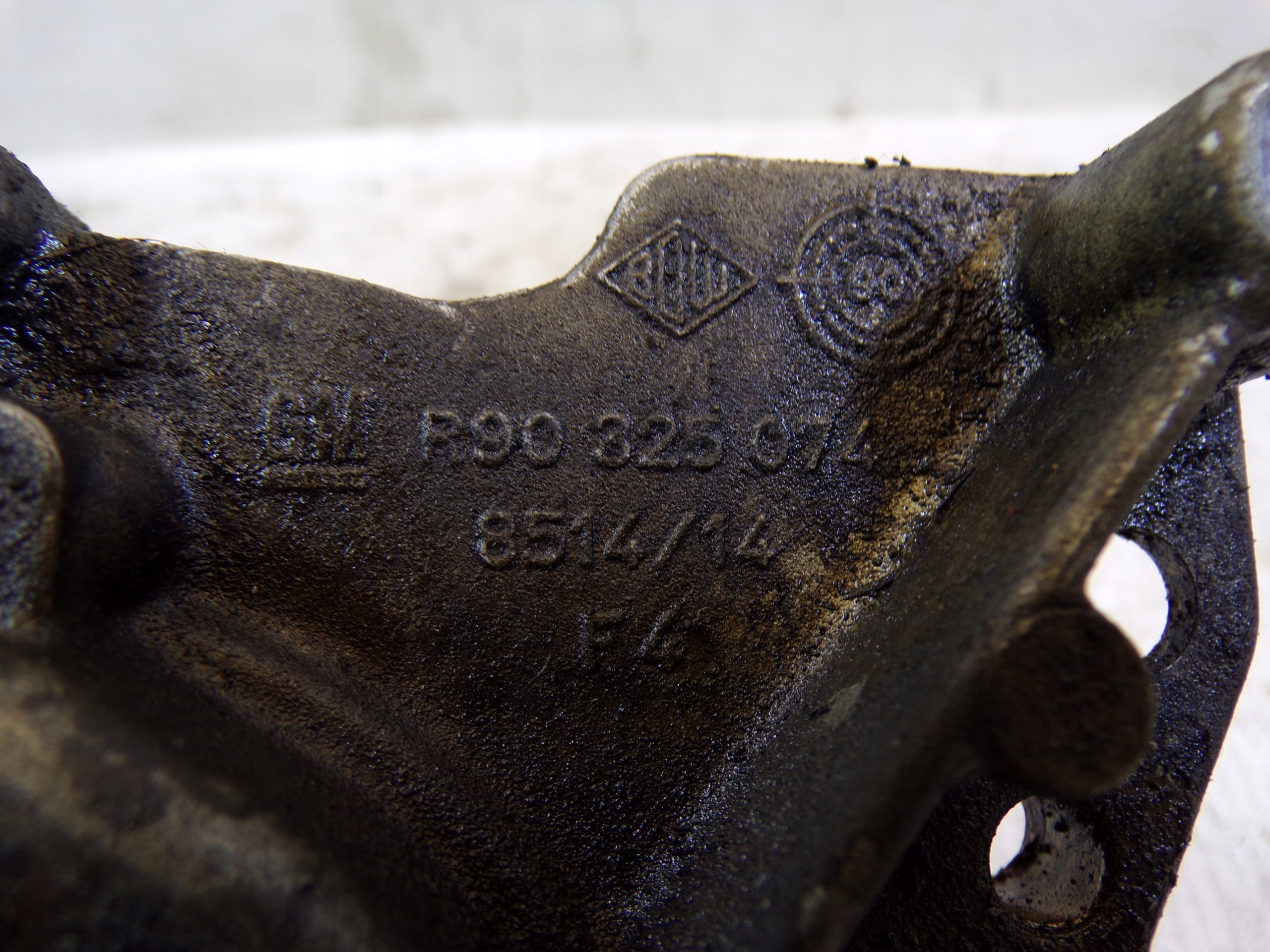oil pump OPEL KADETT 1.8 90325074