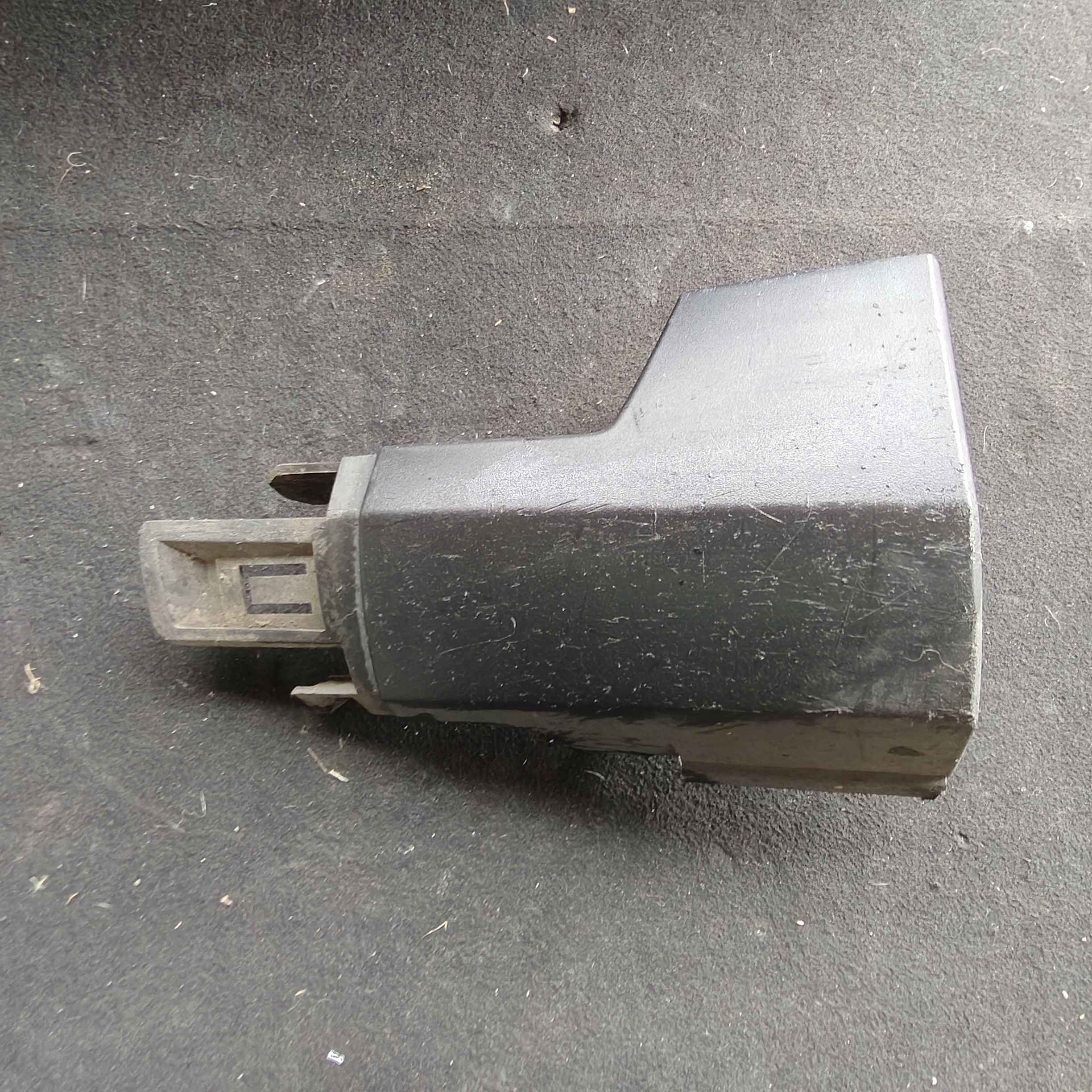 moulding threshold right PEUGEOT 2008 and SAMA pipe end