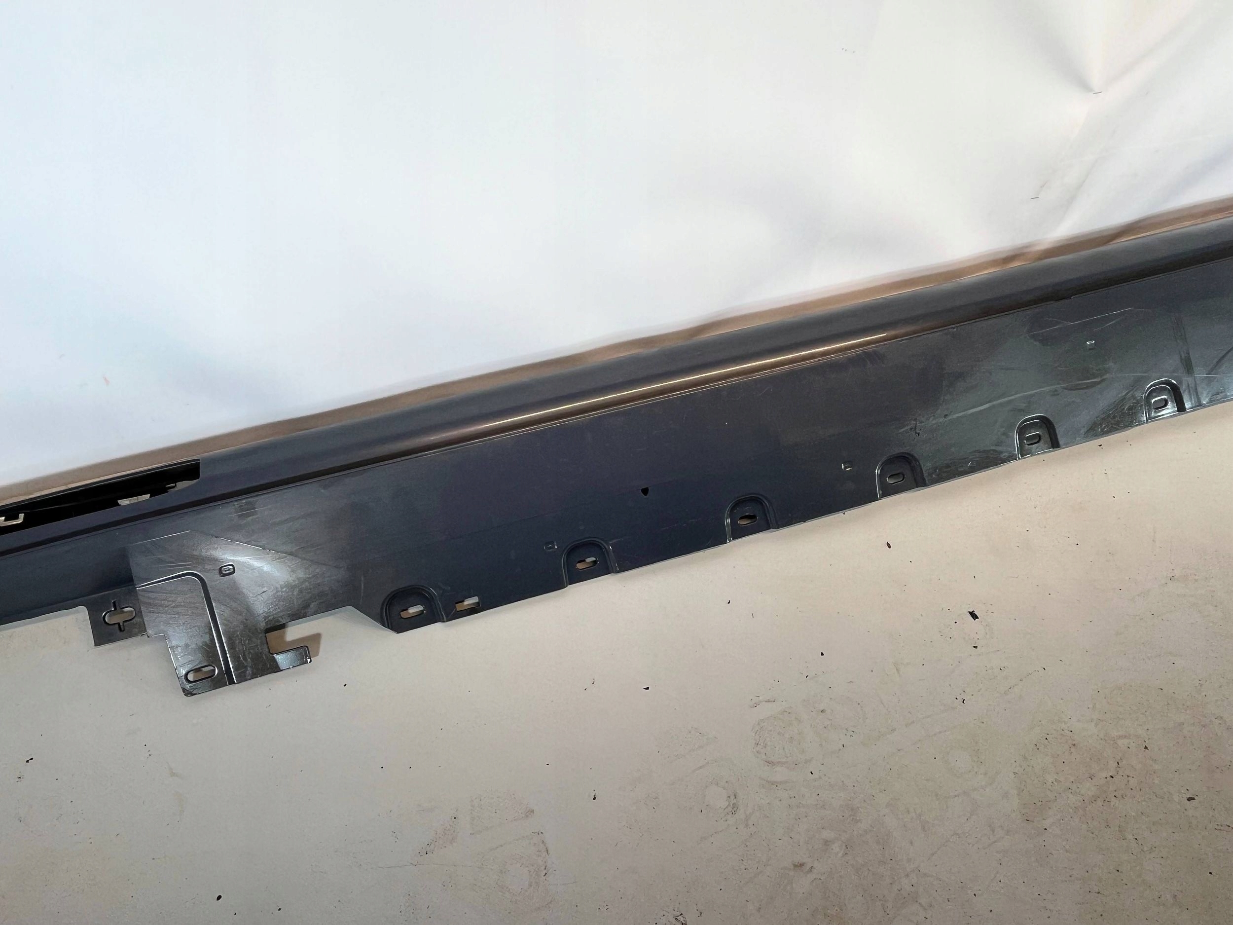 cap threshold BMW 7 G70 9464161
