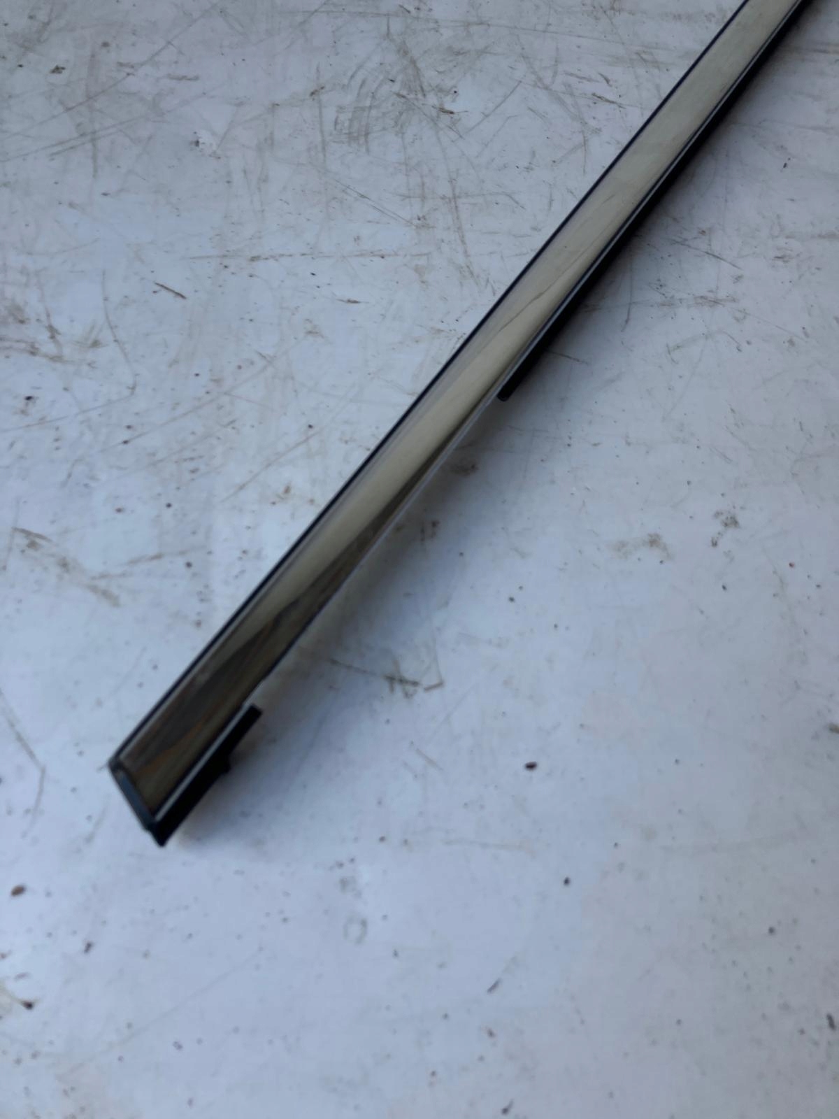 moulding dust door right rear part C4 II B7 CHROM