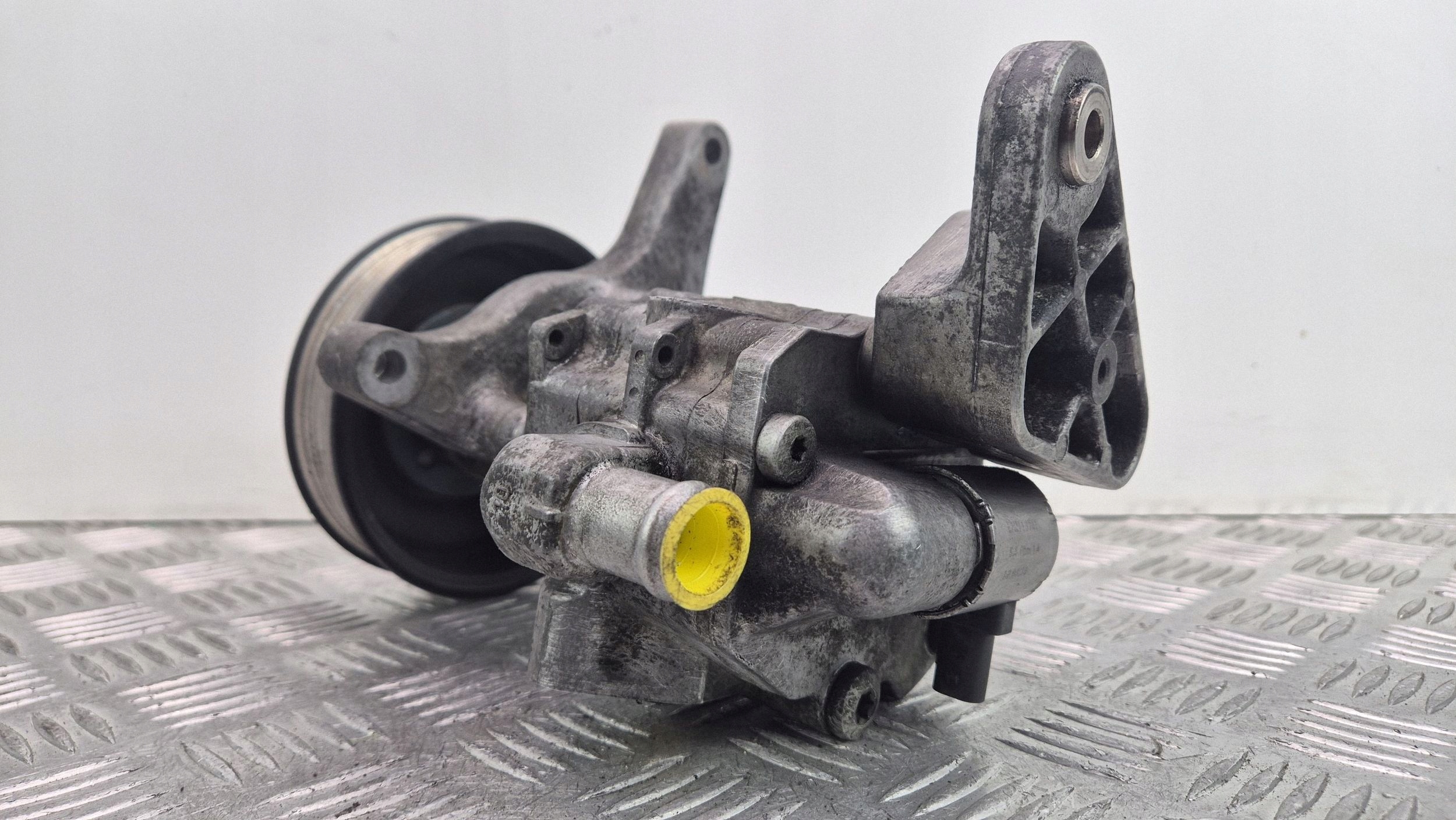 BMW X5 E70 30d servo pump 679646303 N57D30A