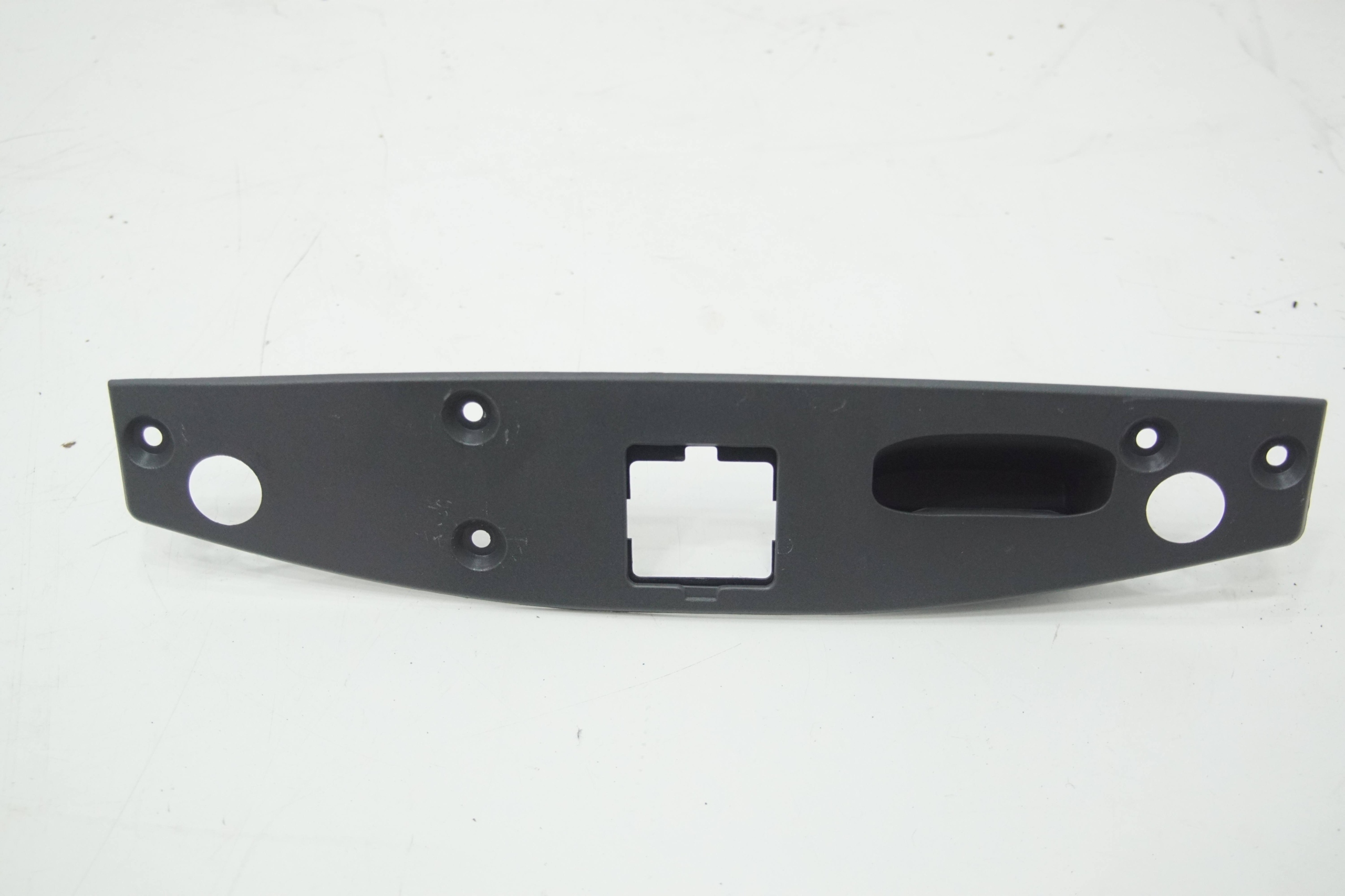 Крышка замка люка A2306940086 MERCEDES SL R230