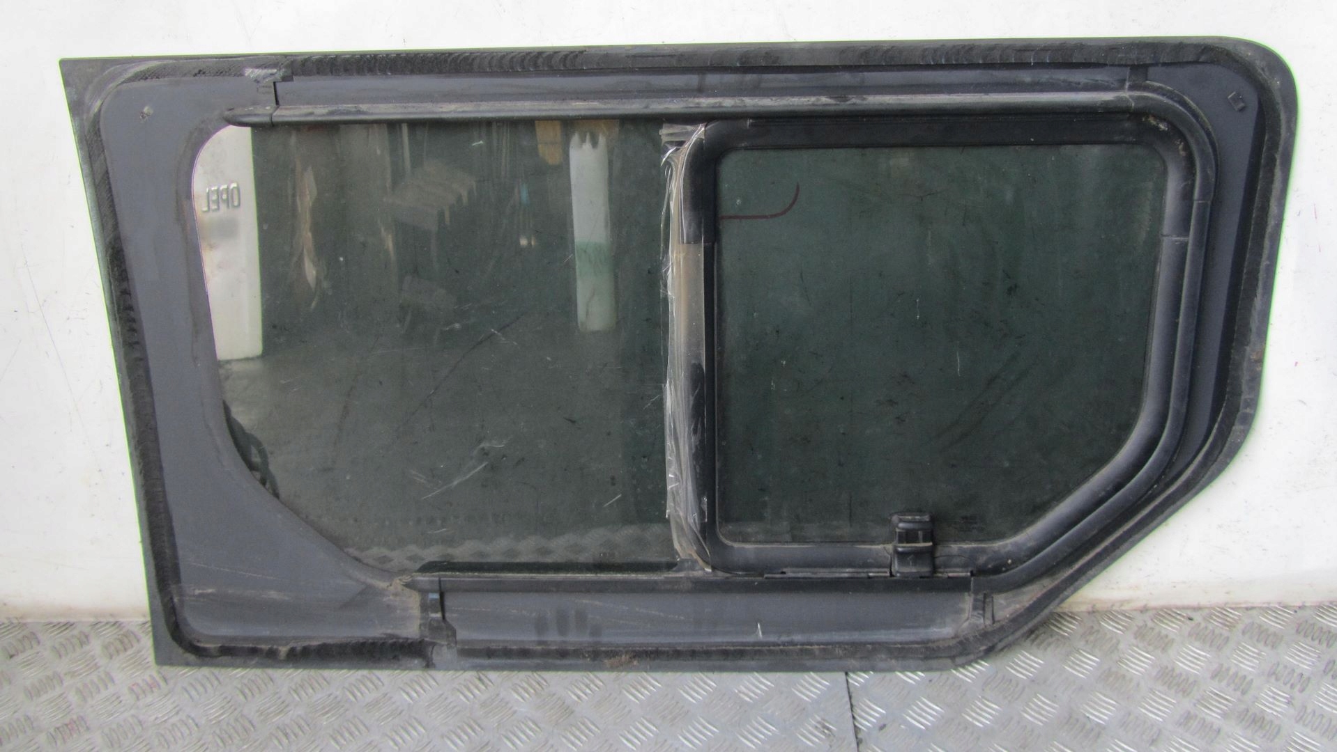 TRAFIC VIVARO II SZYBA LEWA TYŁ 01-14 44 Producent części Renault OE