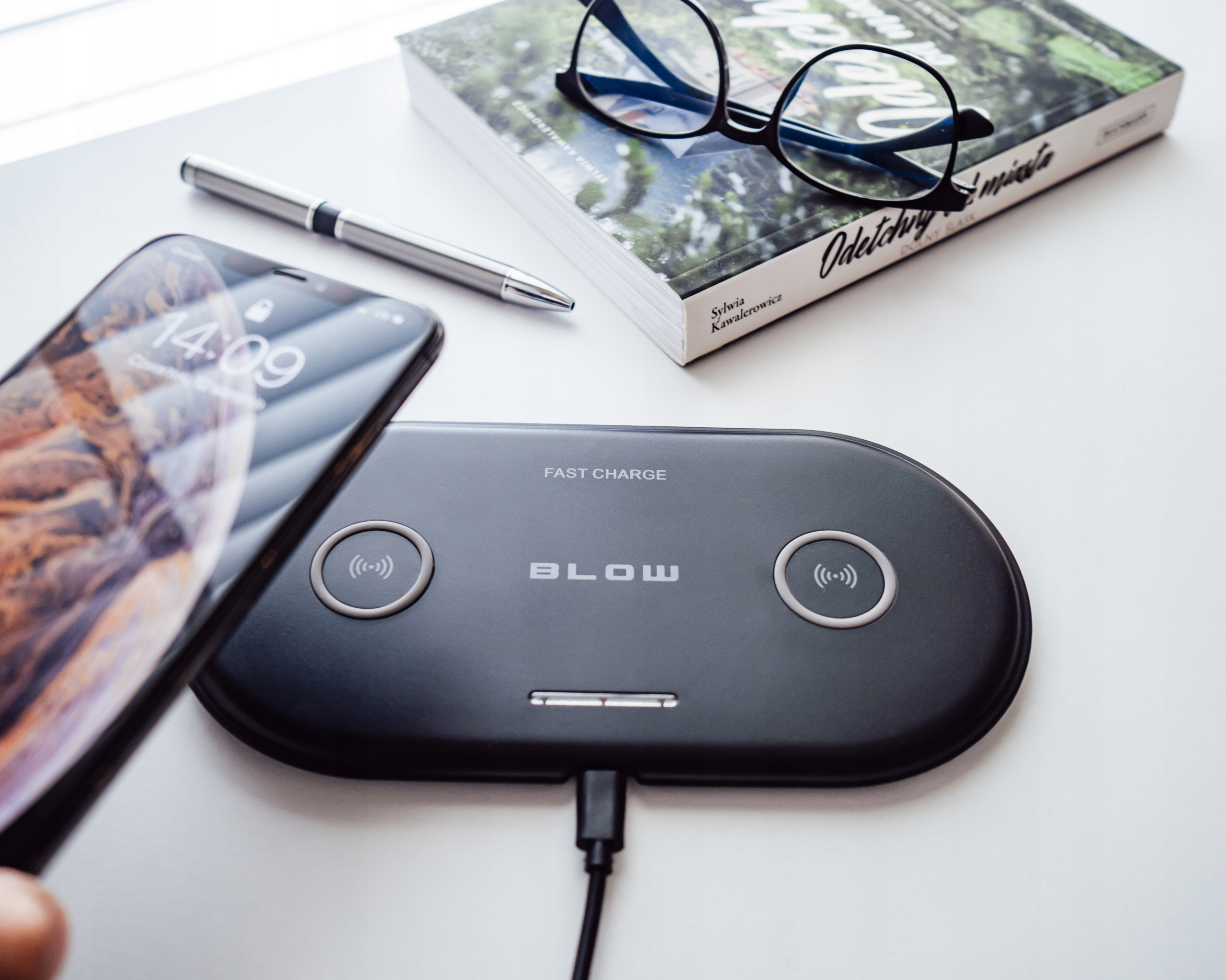 SZYBKA ŁADOWARKA INDUKCYJNA BEZPRZEWODWA 2W1 2 TELEFONY JEDNOCZEŚNIE Marka Blow