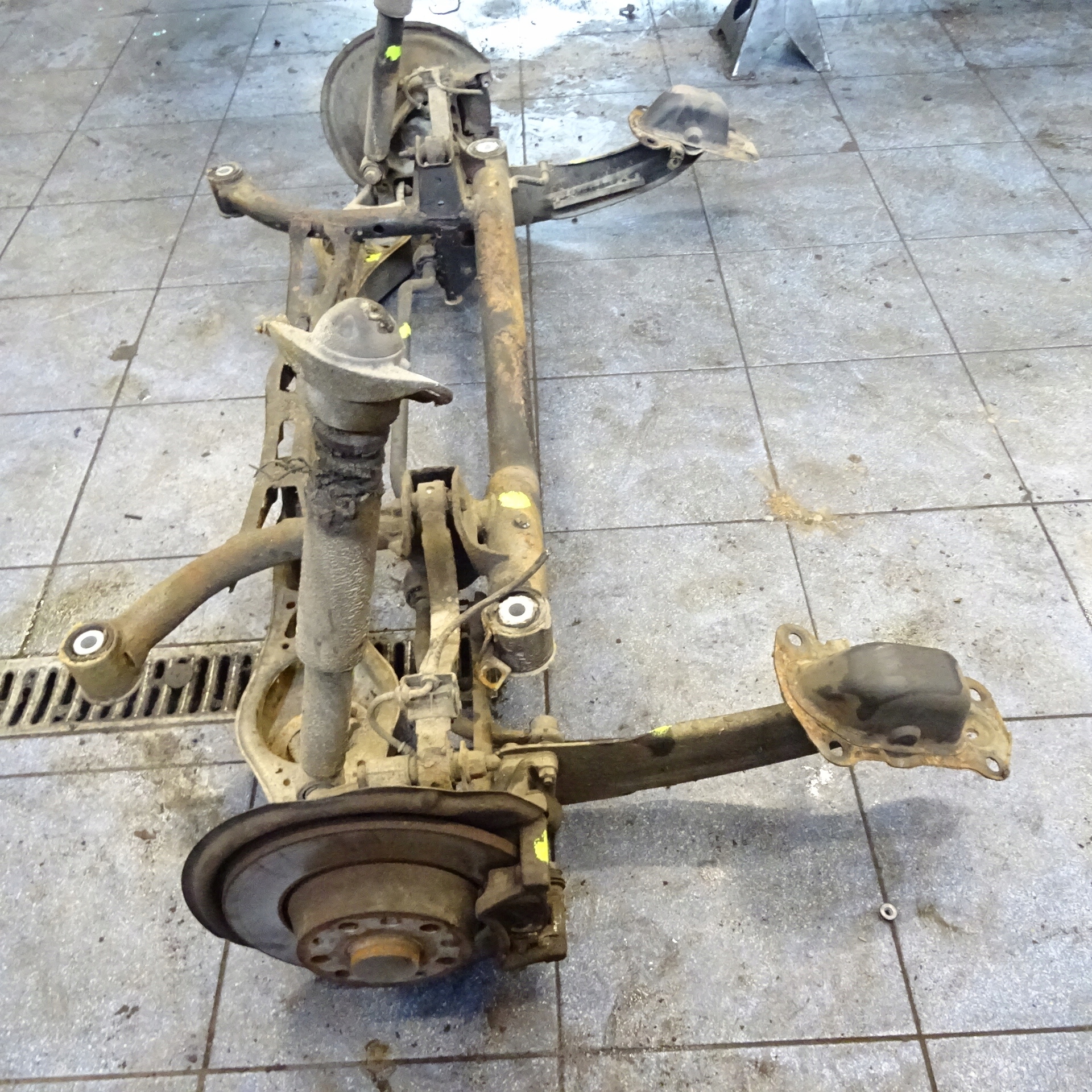 VW PASSAT B6 1.9TDI SEDAN OŚ TYLNA BELKA Typ samochodu Samochody osobowe